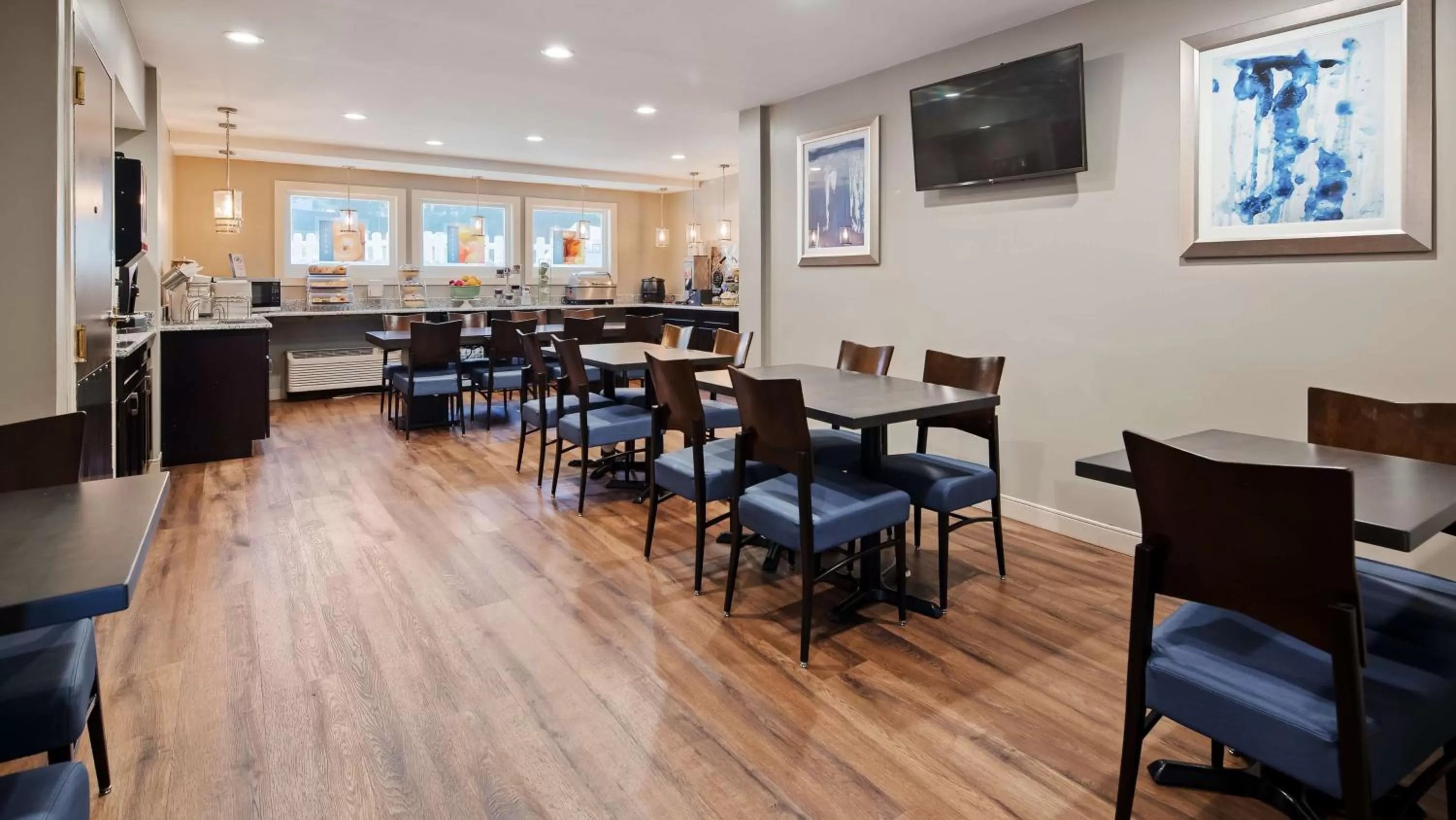 Restaurant/places to eat in Best Western La Plata Inn