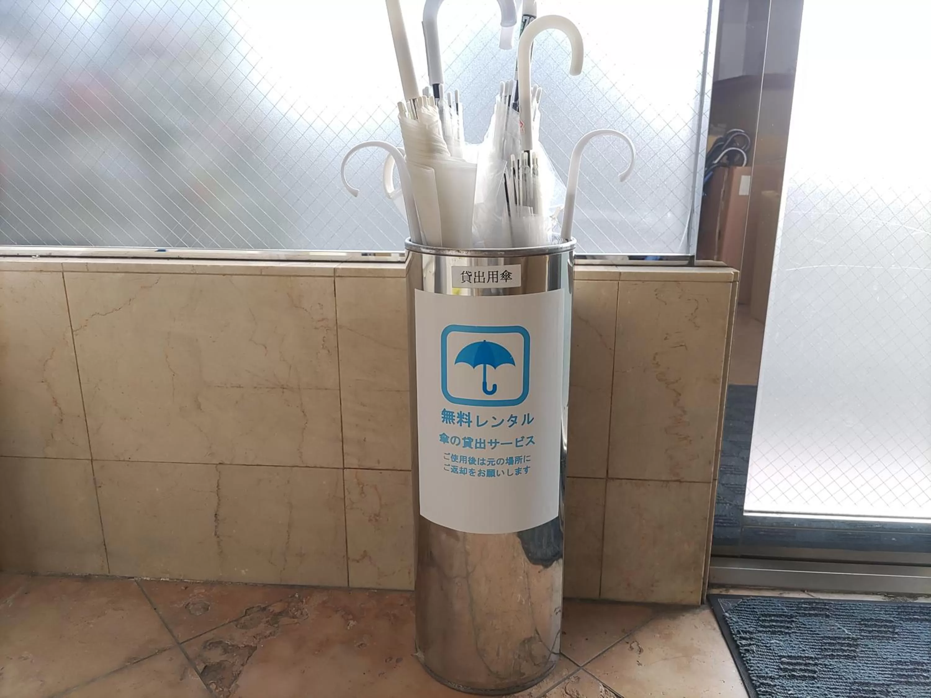 Decorative detail in Kenchomae Green Hotel