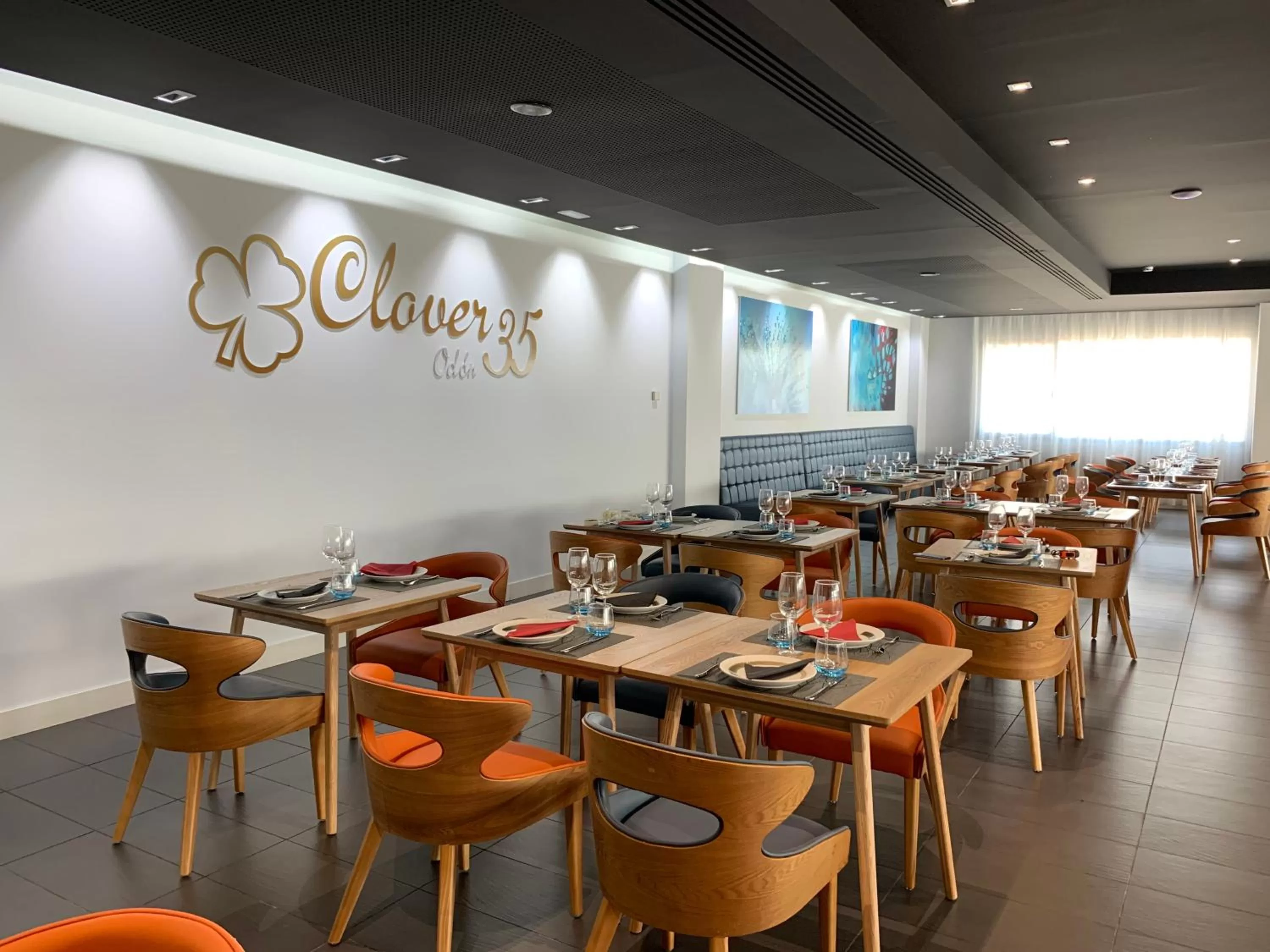 Restaurant/places to eat in Hotel Villa Odon