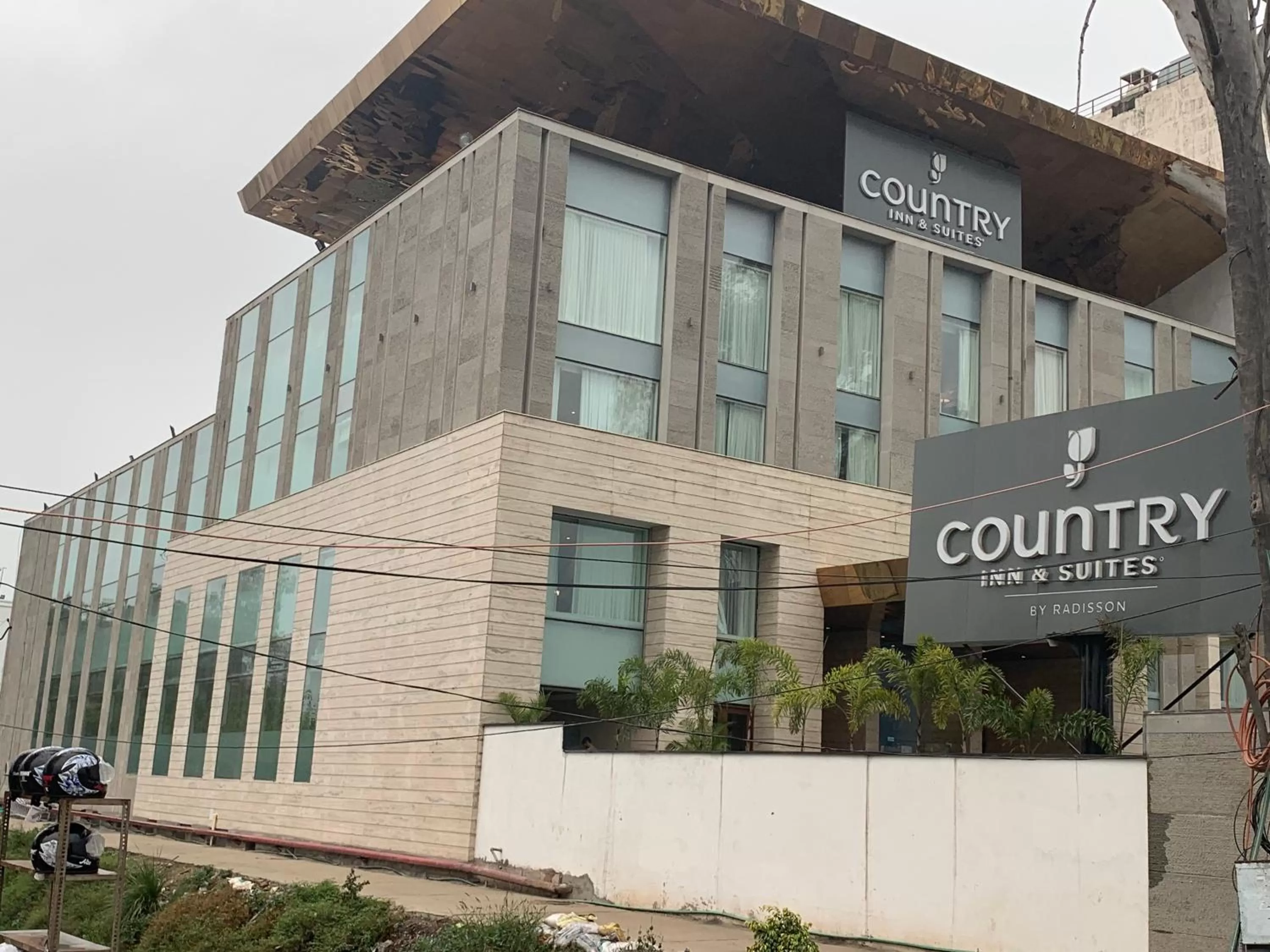 Facade/entrance in Country Inn & Suites by Radisson Chandigarh Zirakpur