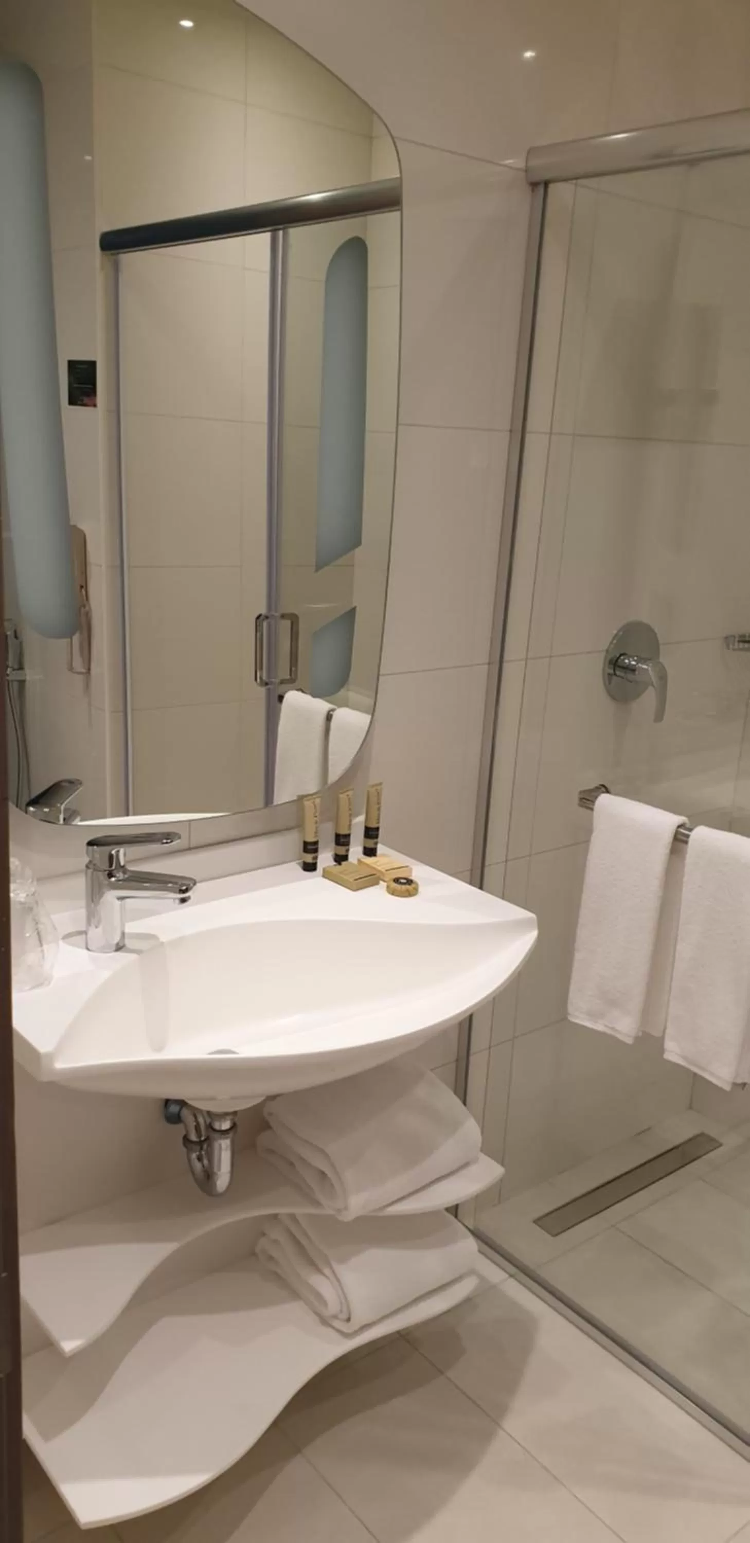 Bathroom in Adagio Aparthotel Jeddah Malik Road