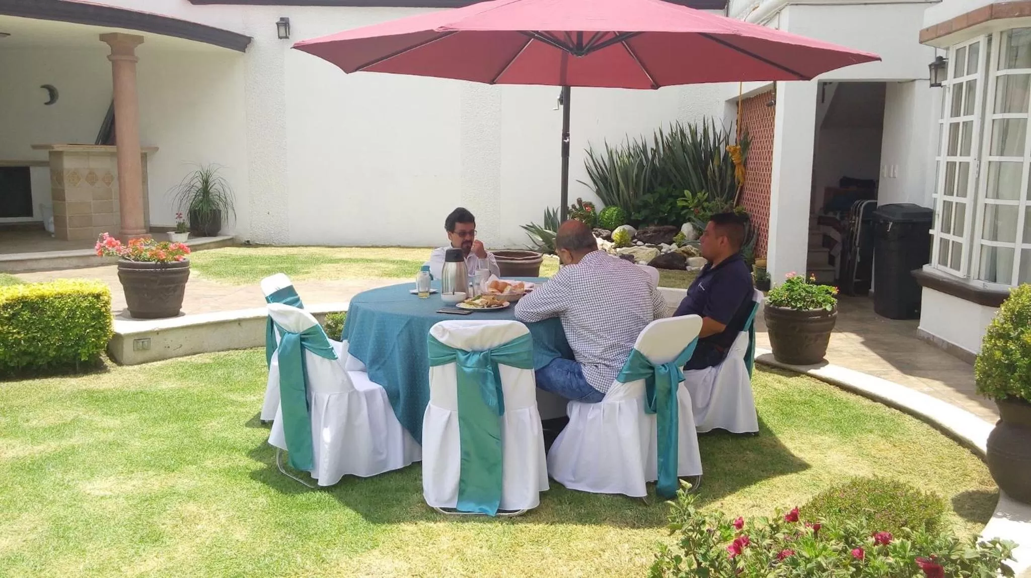 BBQ facilities in La Aurora Hotel Like Home