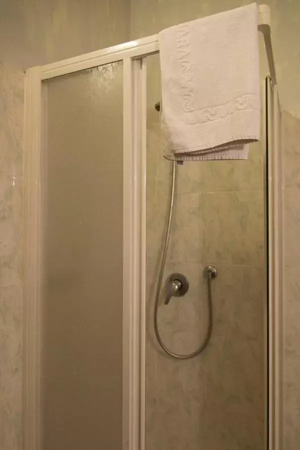 Economy Double Room in Florence Decamerone B&B Economy Double Room in Florence Decamerone B&B