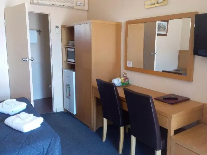 Bed in Desert Sand Motor Inn