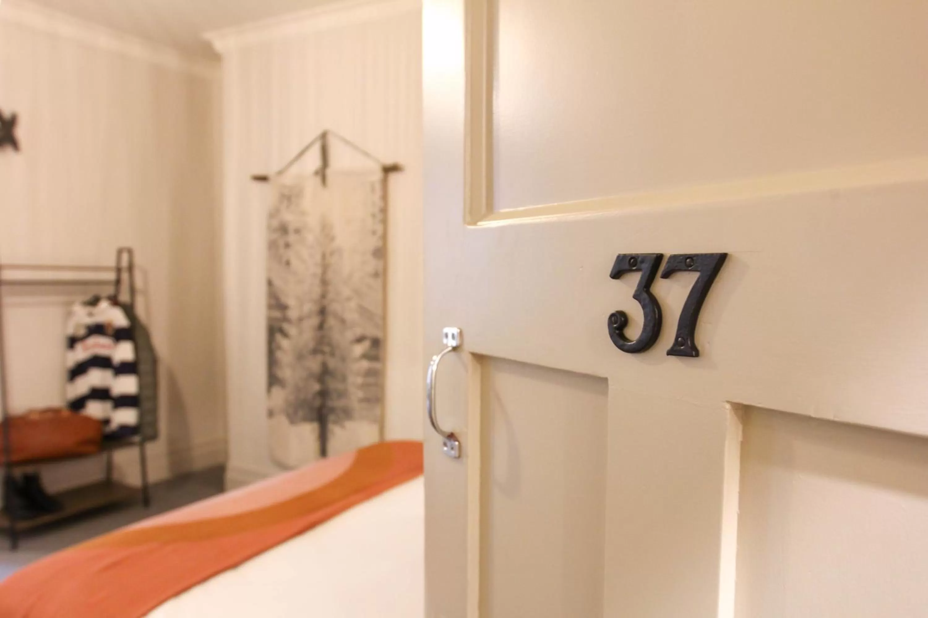 Alpine Hotel, Eat Drink Sleep