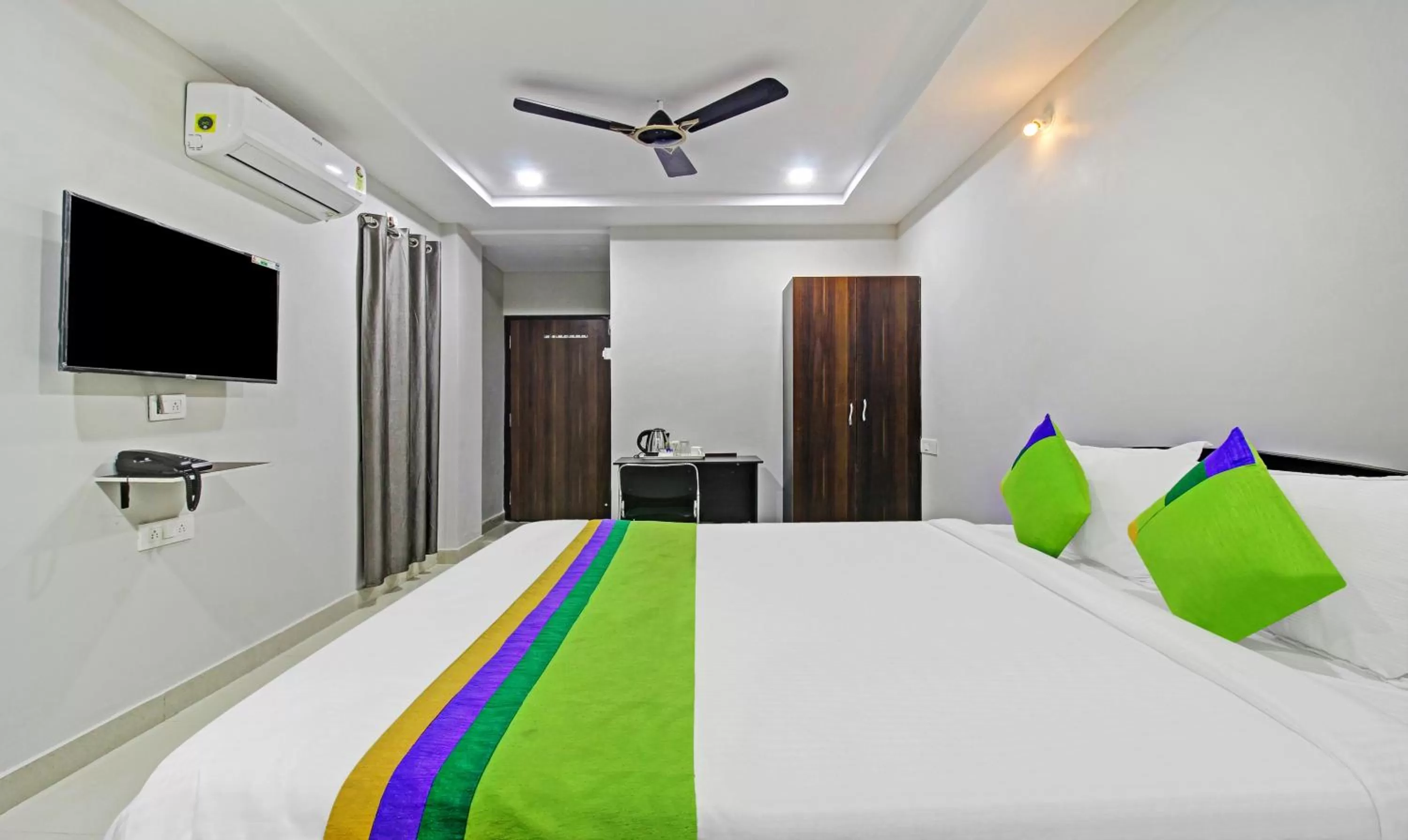 Bedroom, Bed in Itsy Hotels Sunrise Grand, Hitech City