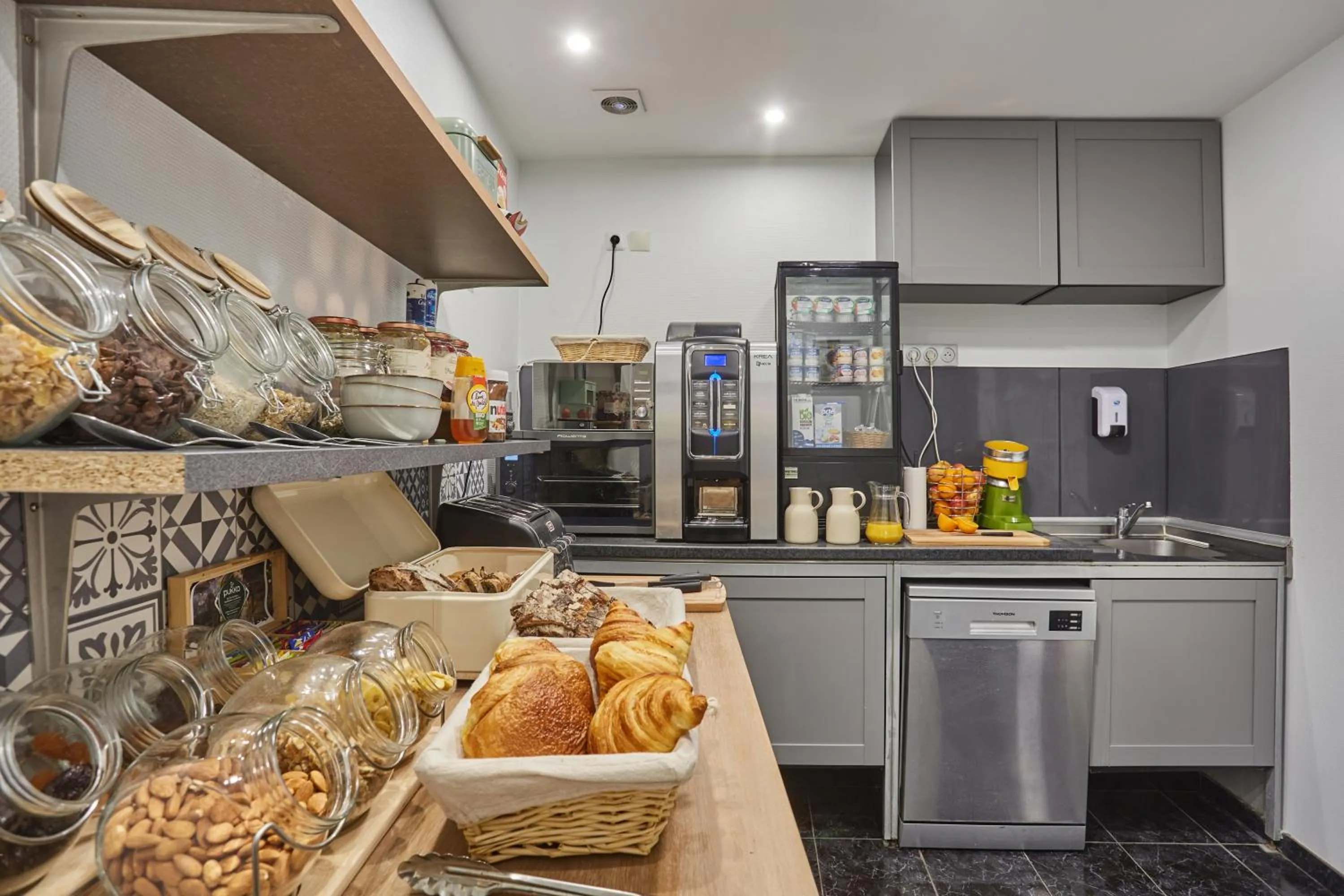 Breakfast in Hipotel Paris Buttes Chaumont