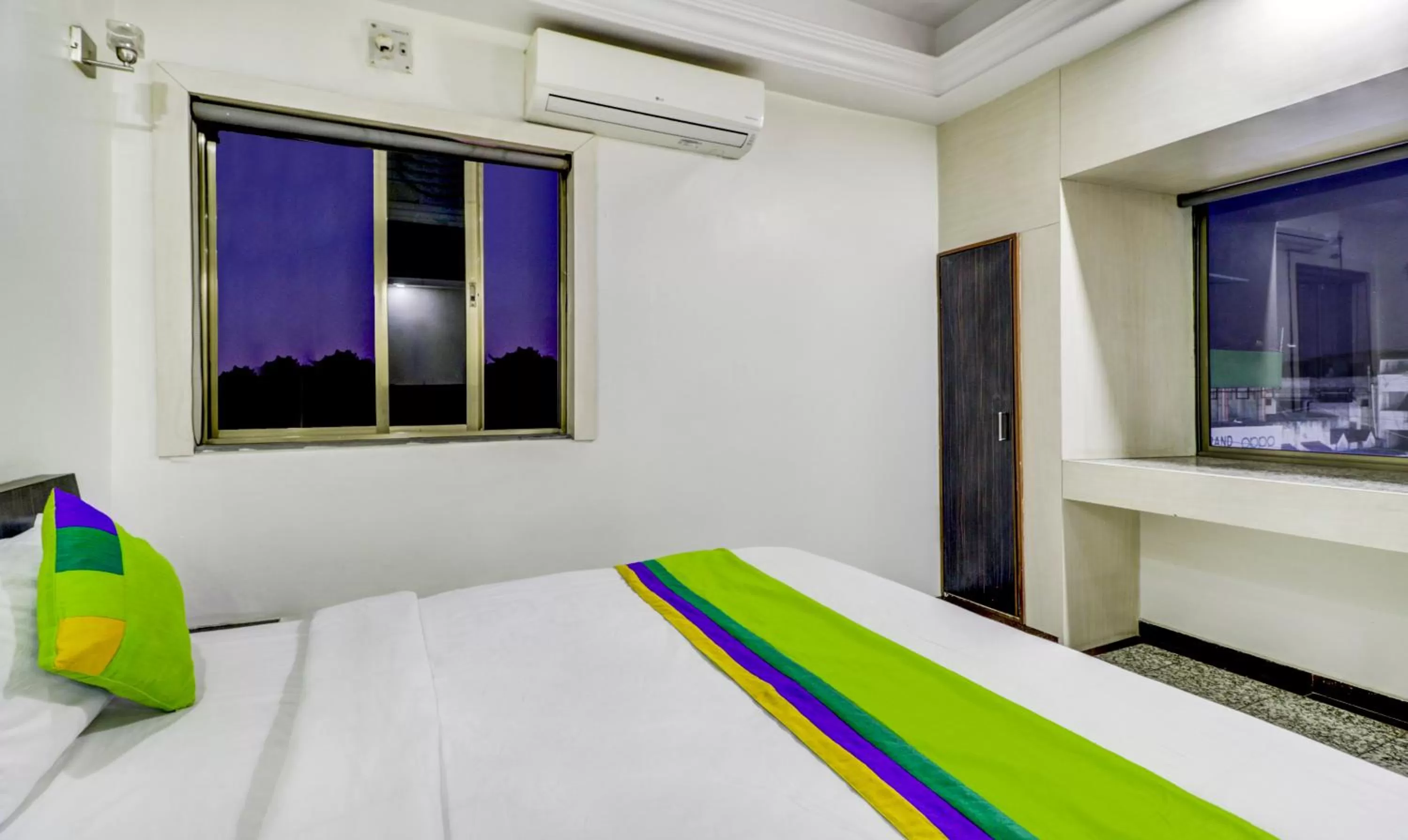 Bed in Treebo Trend Orange City