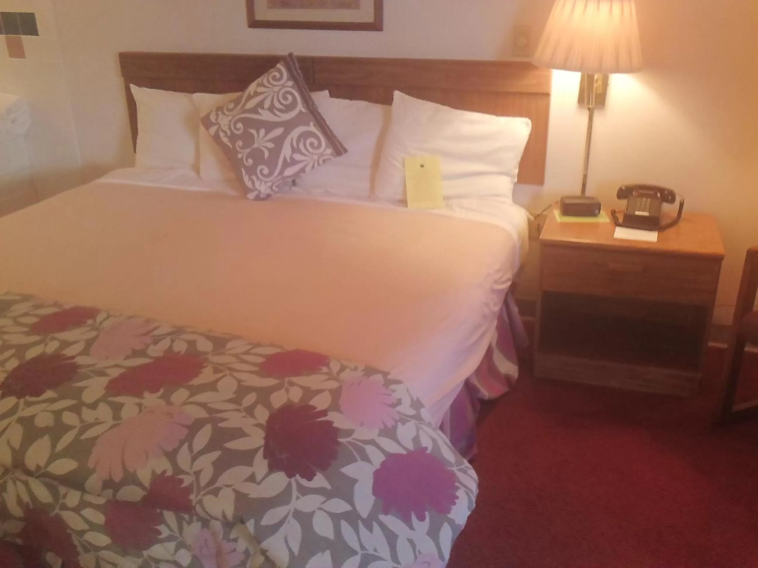 Decorative detail, Bed in Ozark Valley Inn