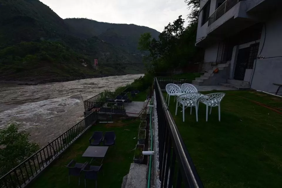 Garden in Hotel La Orilla Muzaffarabad