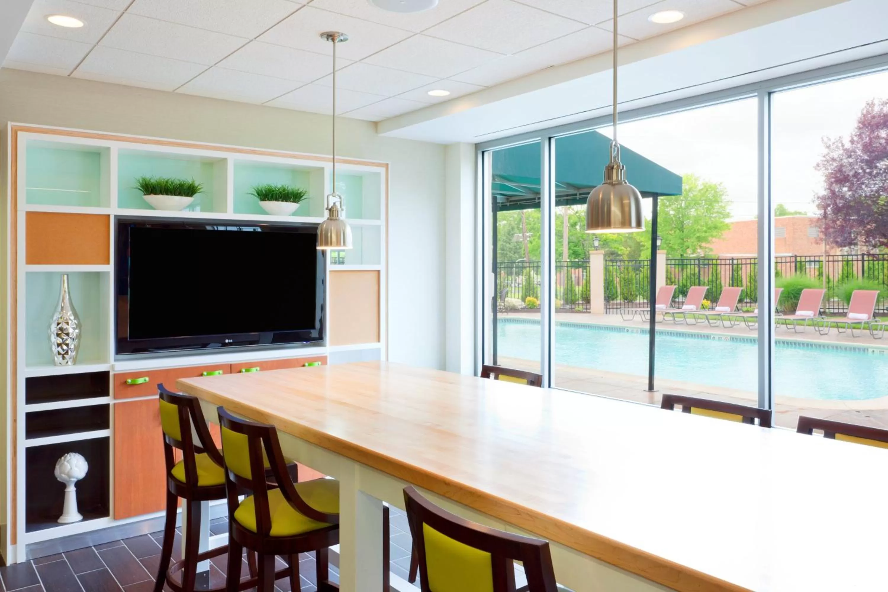 Restaurant/places to eat in Holiday Inn Clark - Newark by IHG