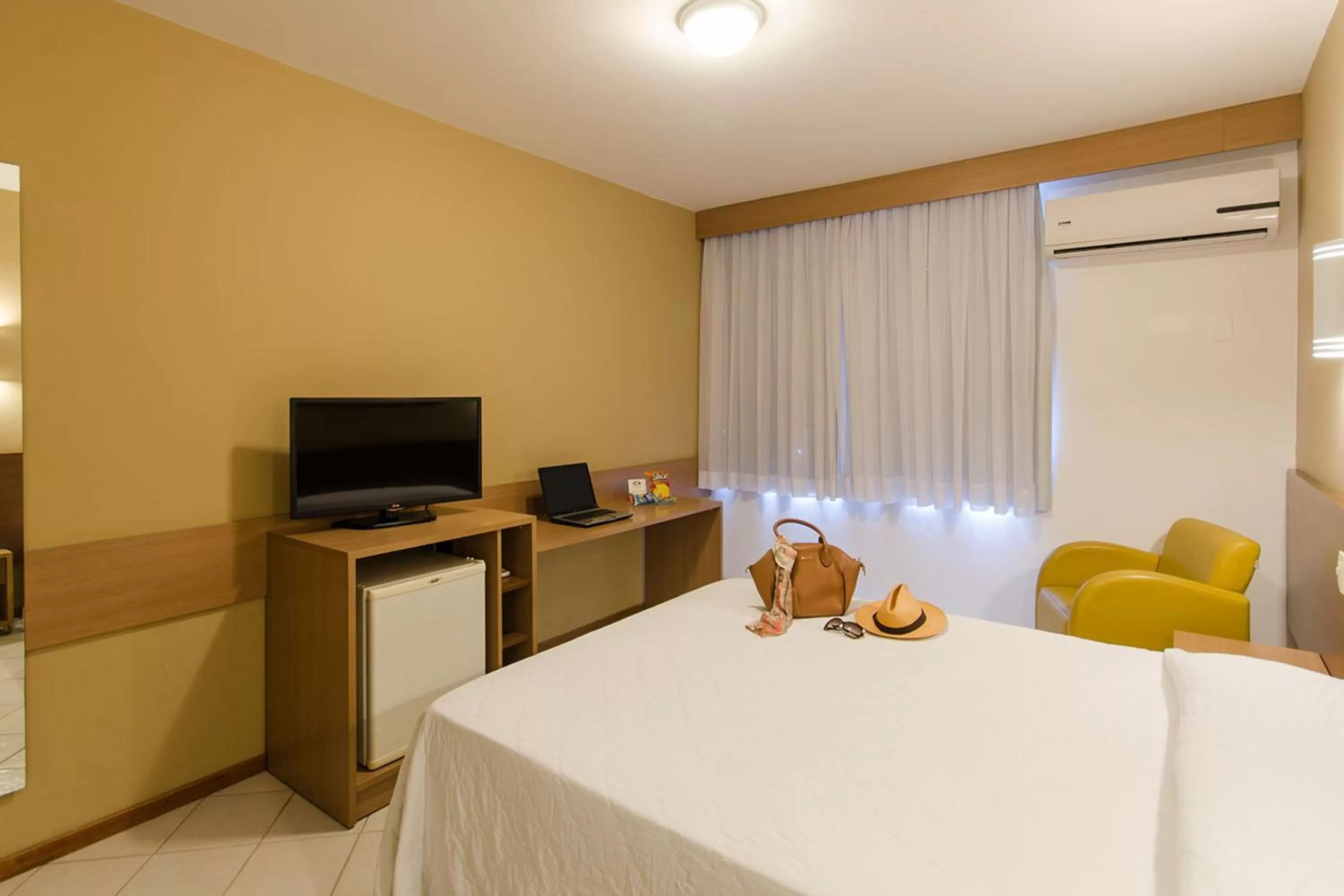 Photo of the whole room, Bed in Atobá Praia Hotel