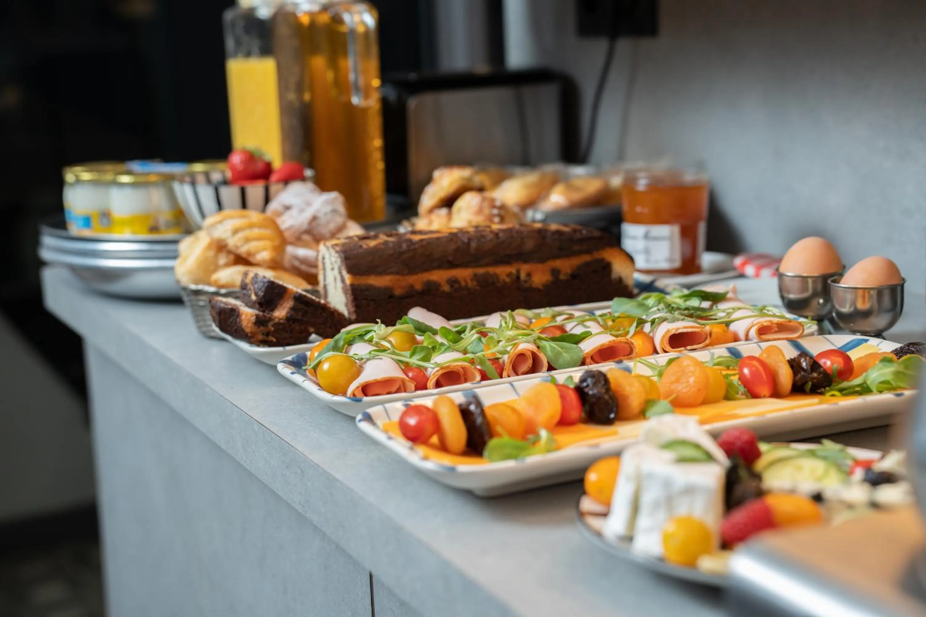 Food and drinks in Hôtel Du Mont Dore Batignolles