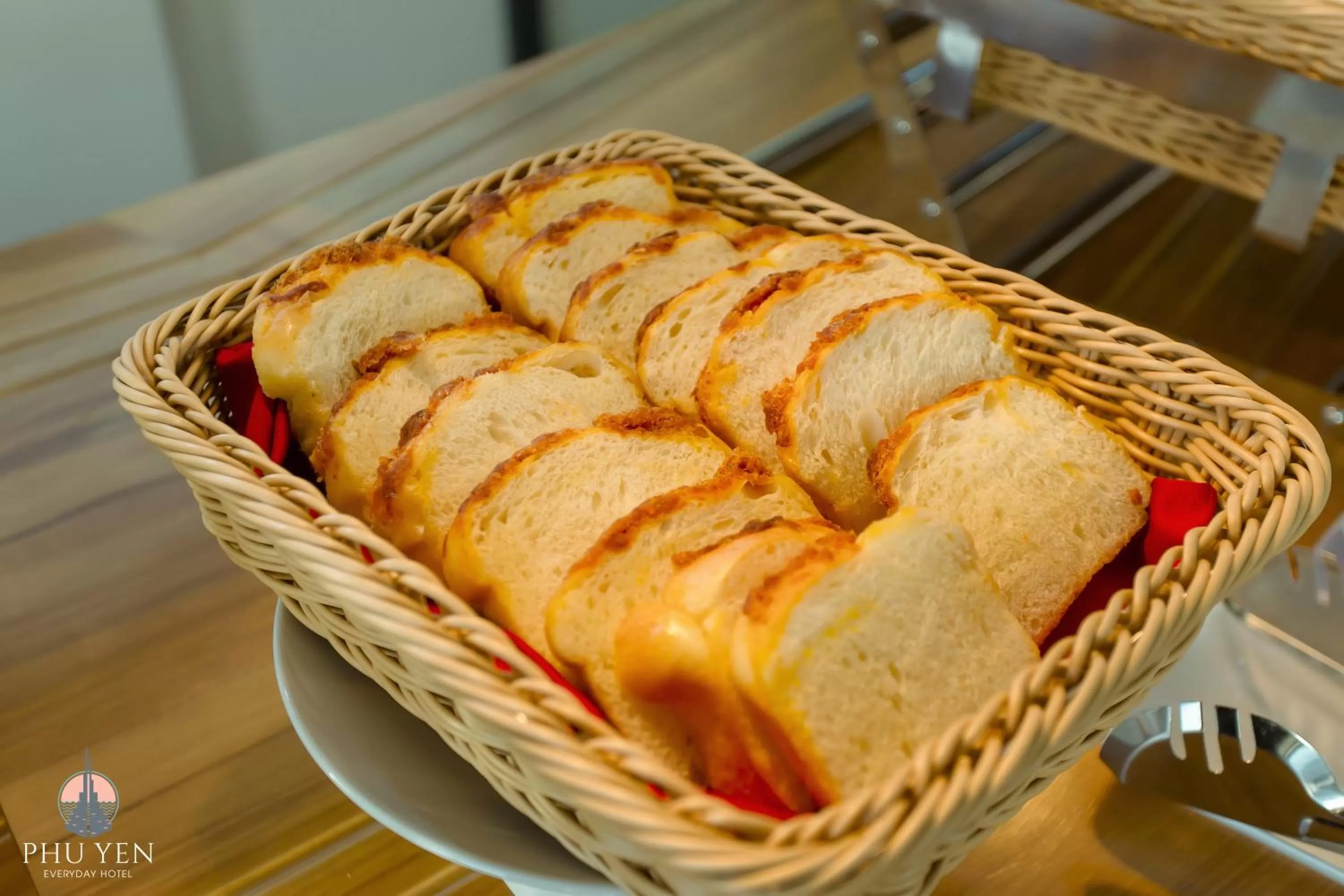 Restaurant/places to eat in PHÚ YÊN EVERYDAY HOTEL