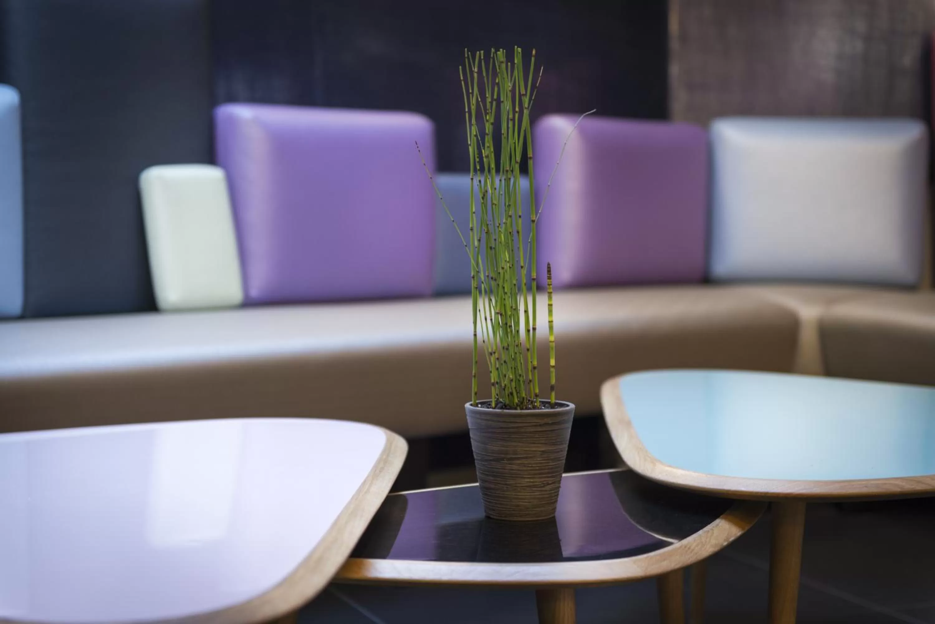 Communal lounge/ TV room in Le Bon Hôtel