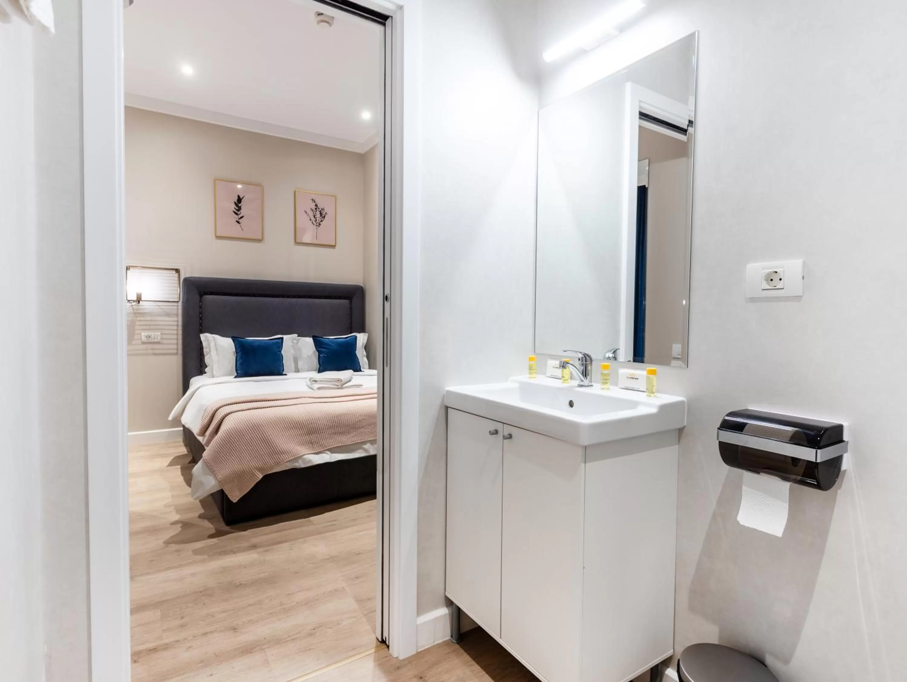 Bathroom, Bed in DeGoya Studios Bucharest Old Town