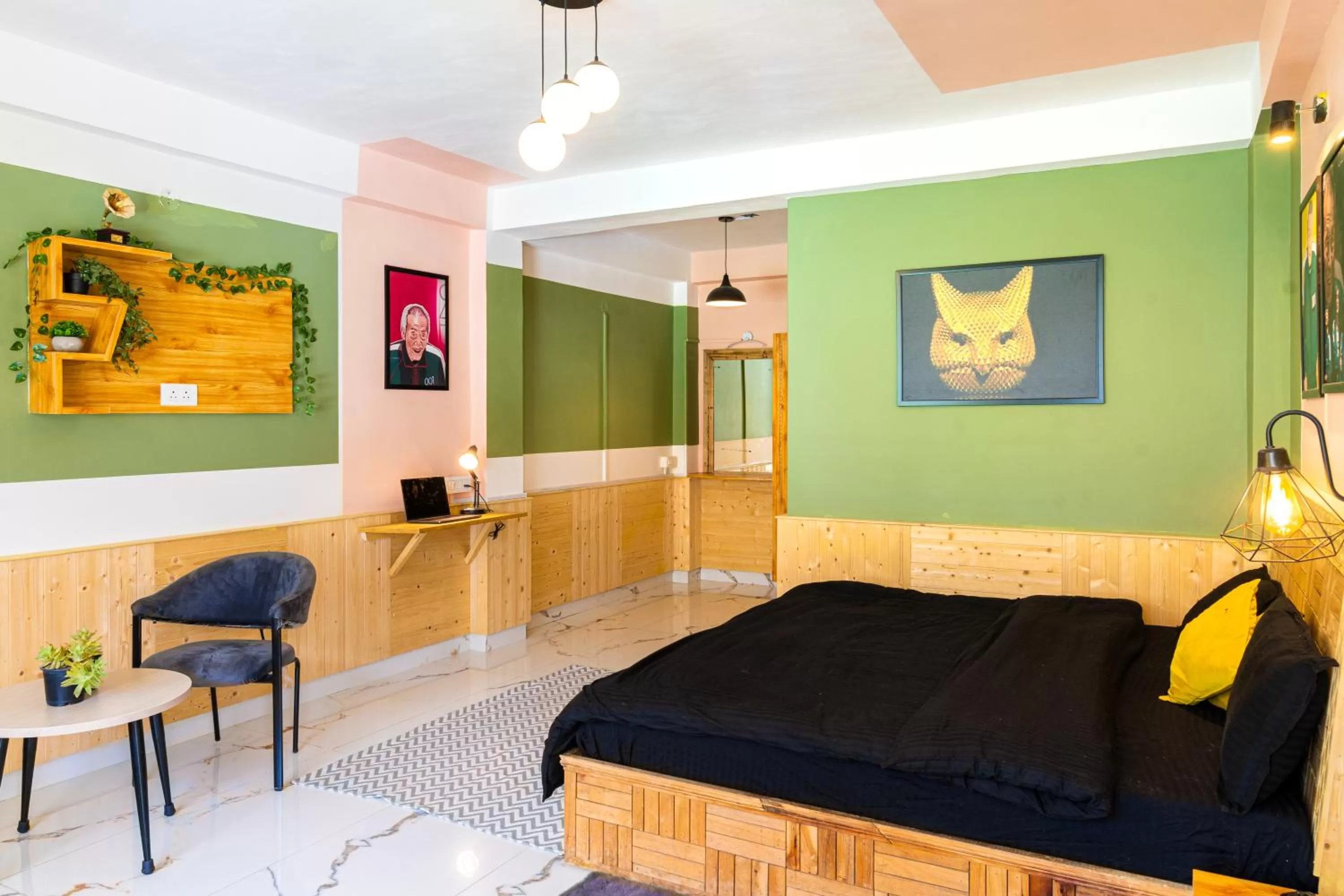 Bed in Whoopers Hostel Manali