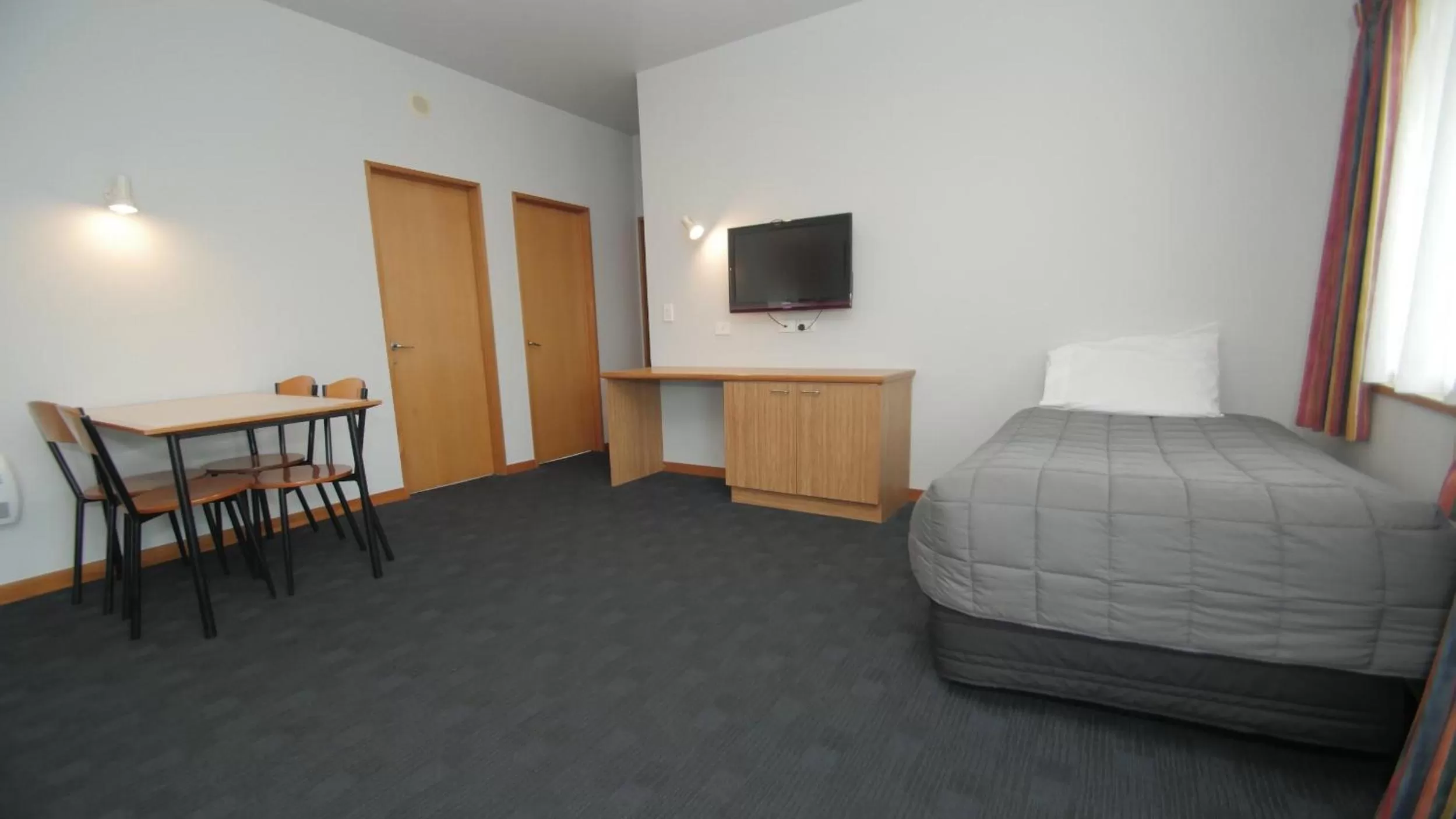 Bed in ASURE Christchurch Classic Motel & Apartments