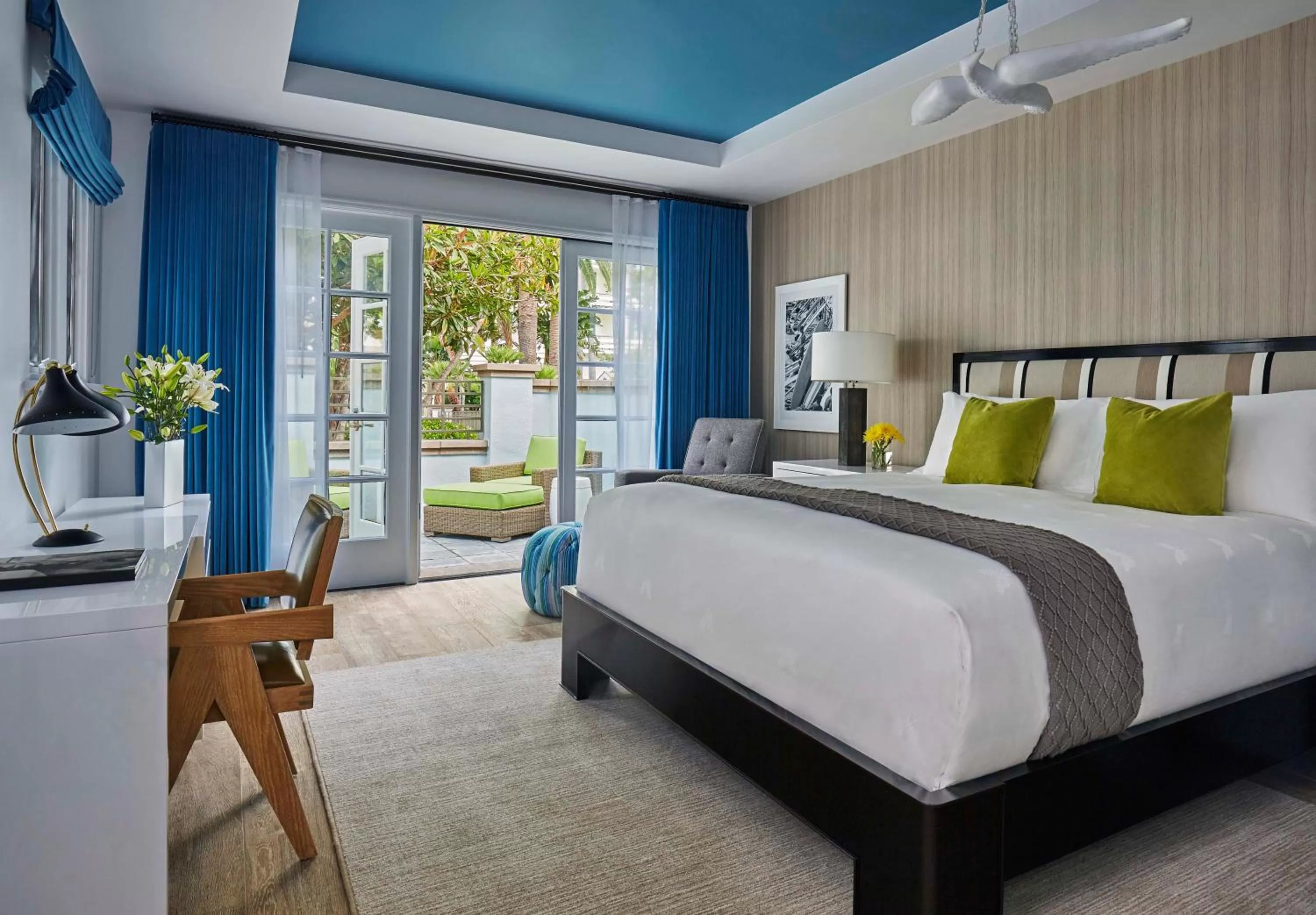 Photo of the whole room, Bed in Fairmont Miramar Hotel & Bungalows