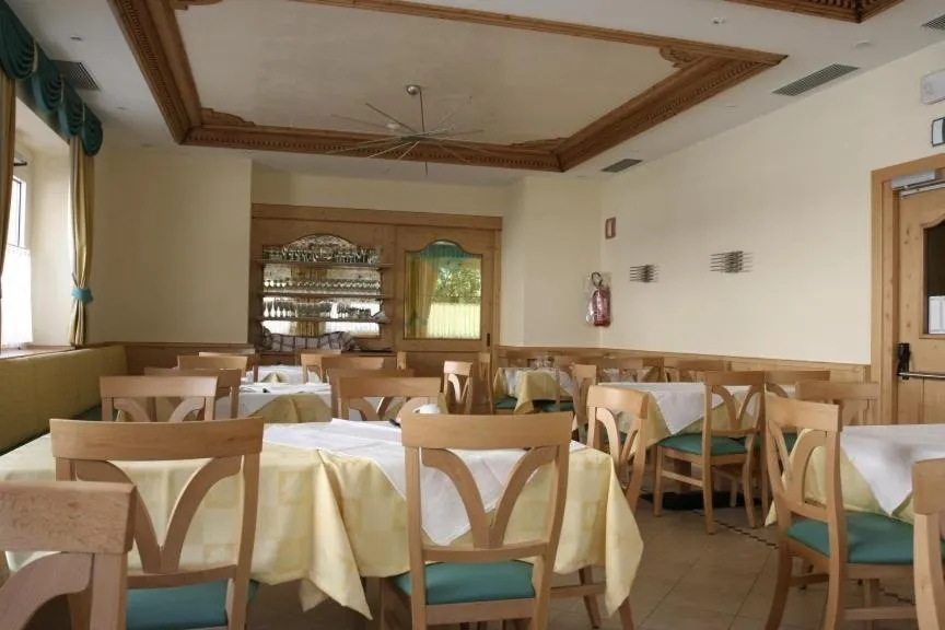 Restaurant/places to eat in Albergo Hofer