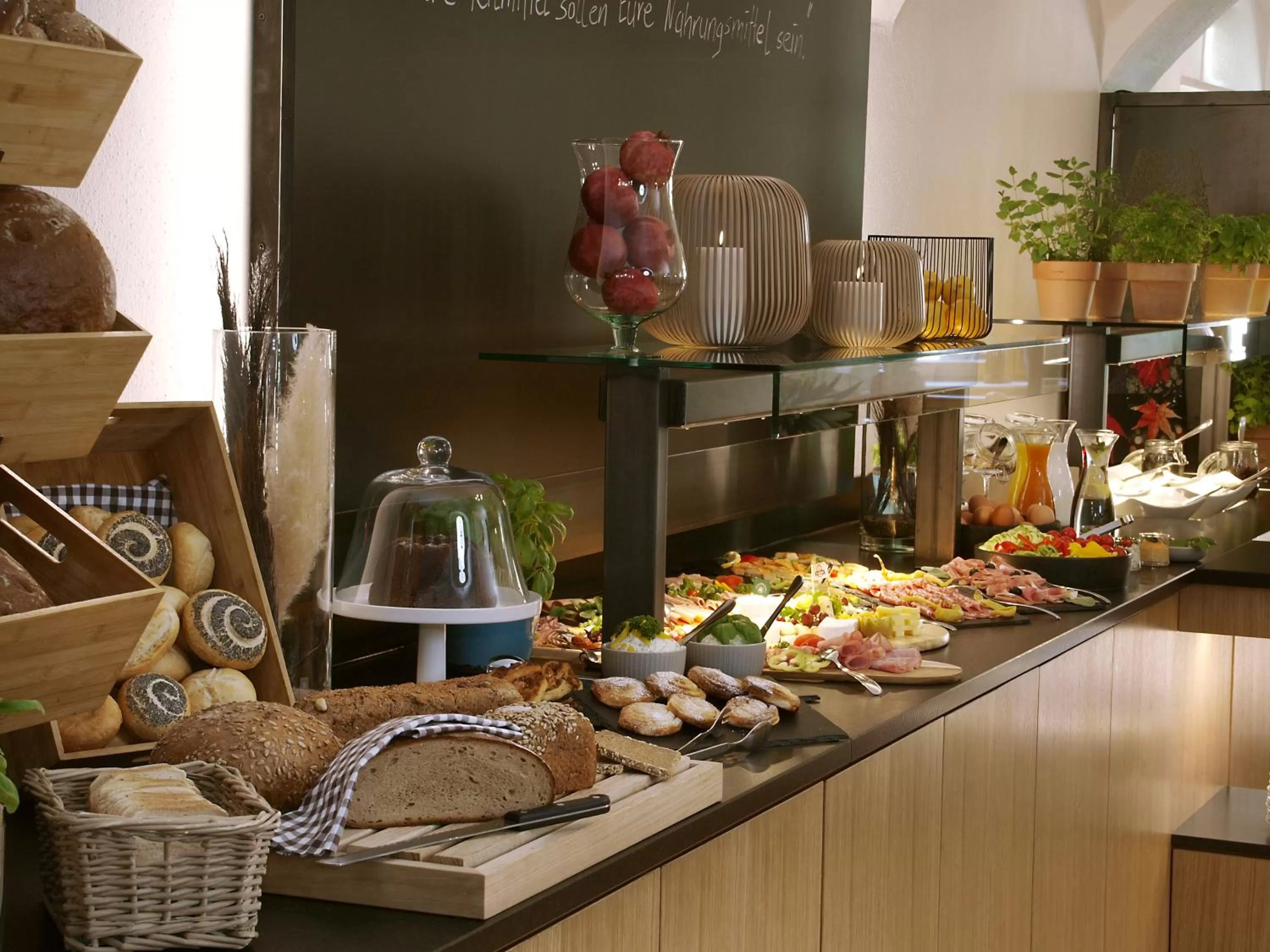 Food in Hotel Restaurant Zum Goldenen Anker mit Hallenbad