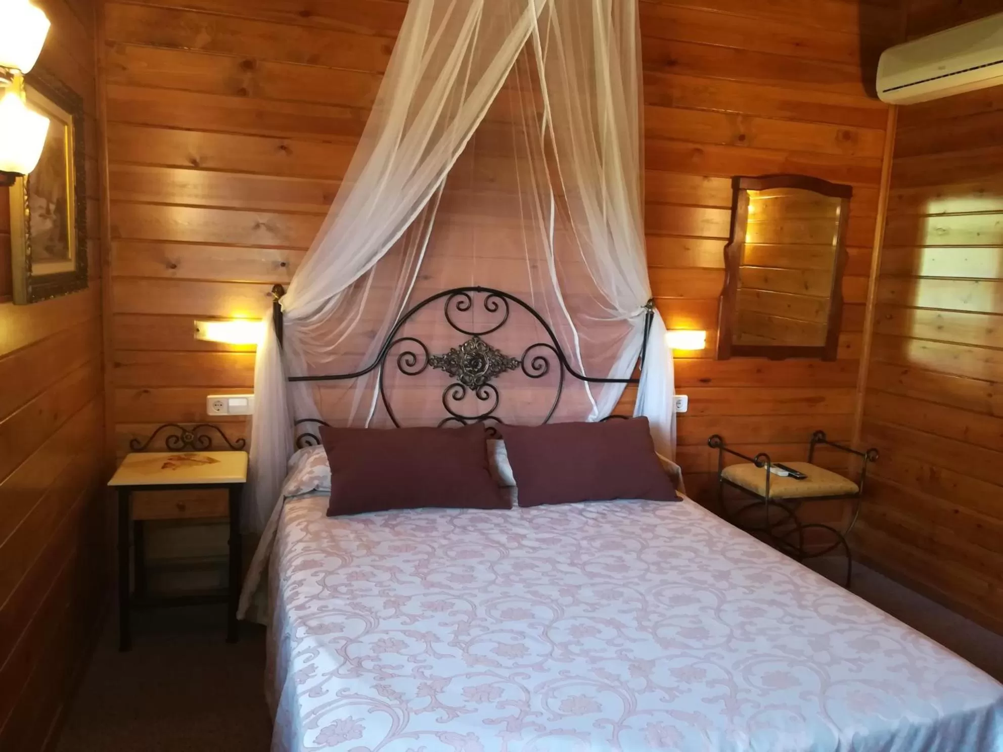 Bed in El Racó de la Pintora "Adults Only"