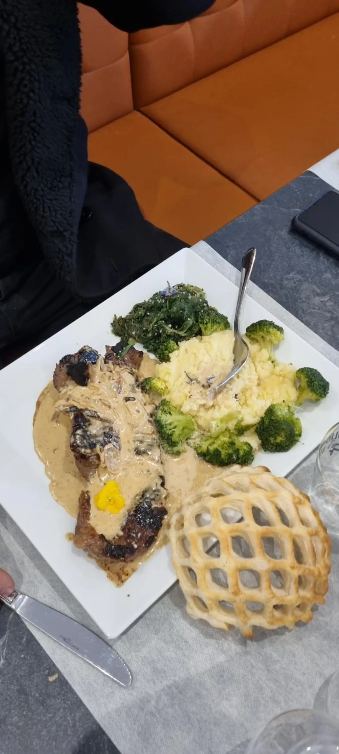 Lunch in Le Clémenceau Hôtel et Appart'hôtel & Restaurant "Gare Sncf" centre ville