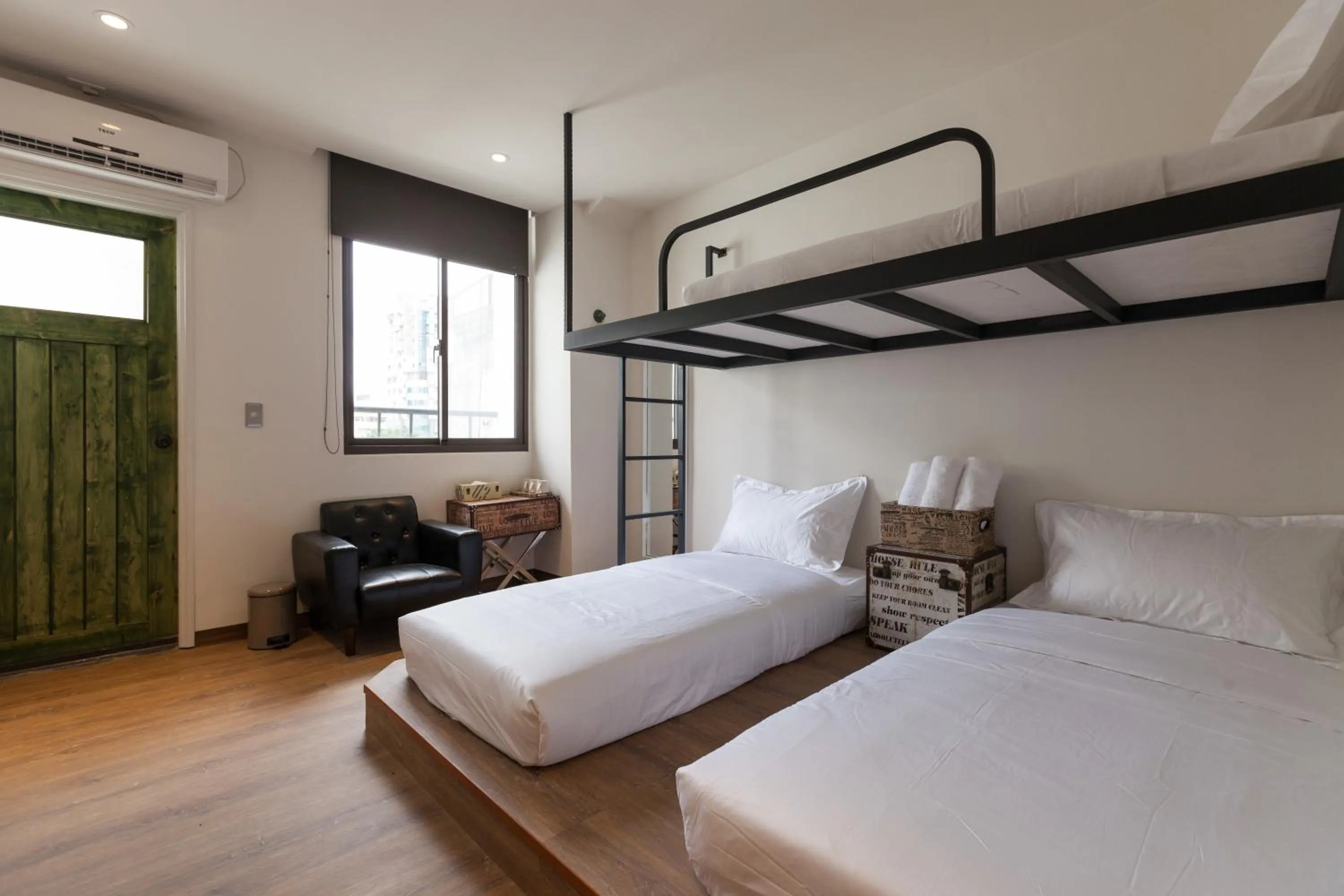 Photo of the whole room, Bed in Mini Voyage Hostel