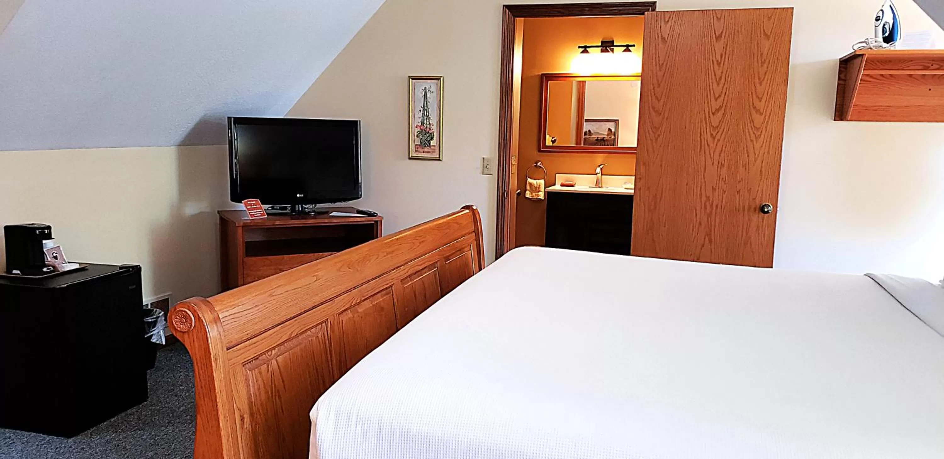 Off site, Bed in Berlin Heritage Inn