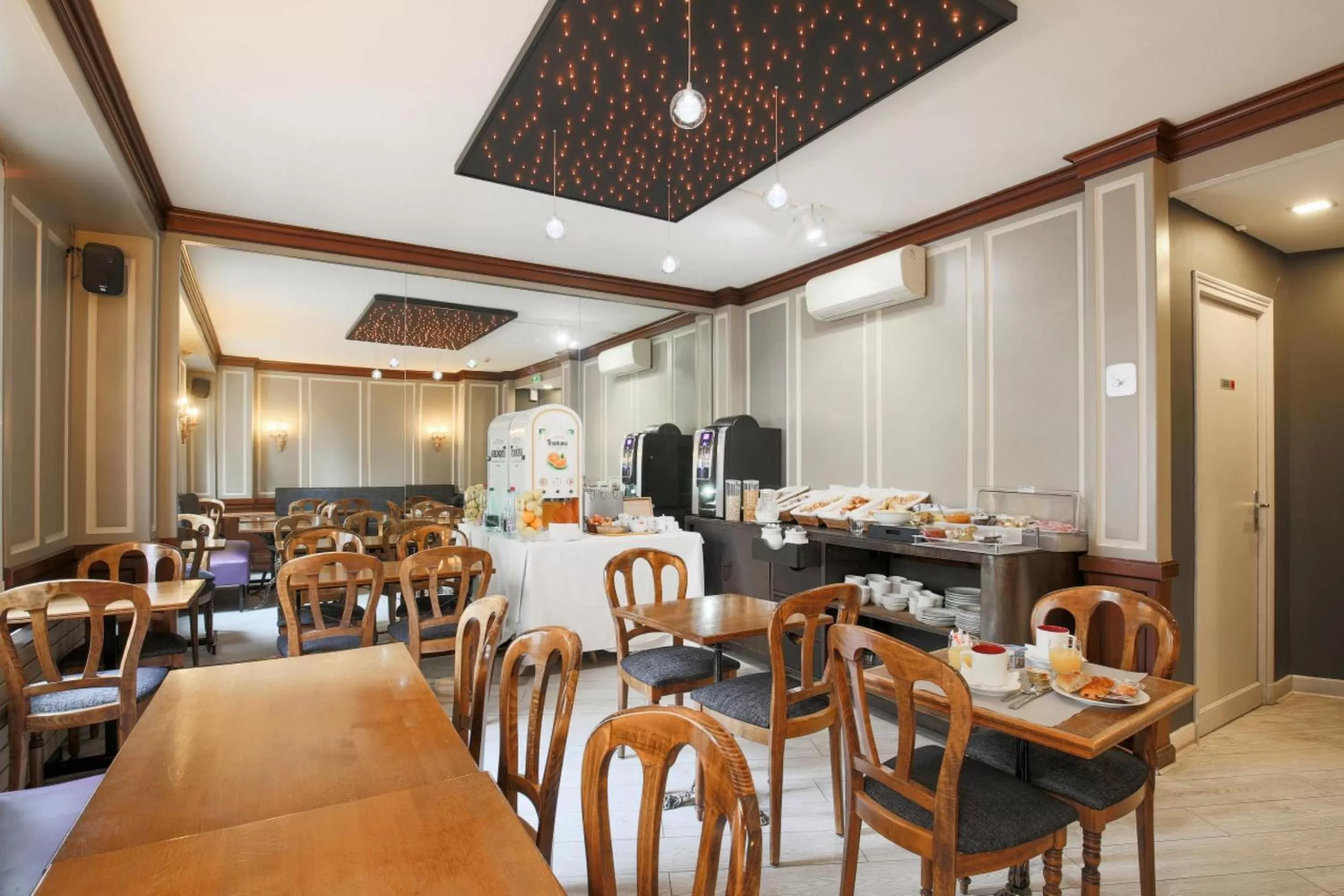 Breakfast in Grand Hôtel Des Gobelins