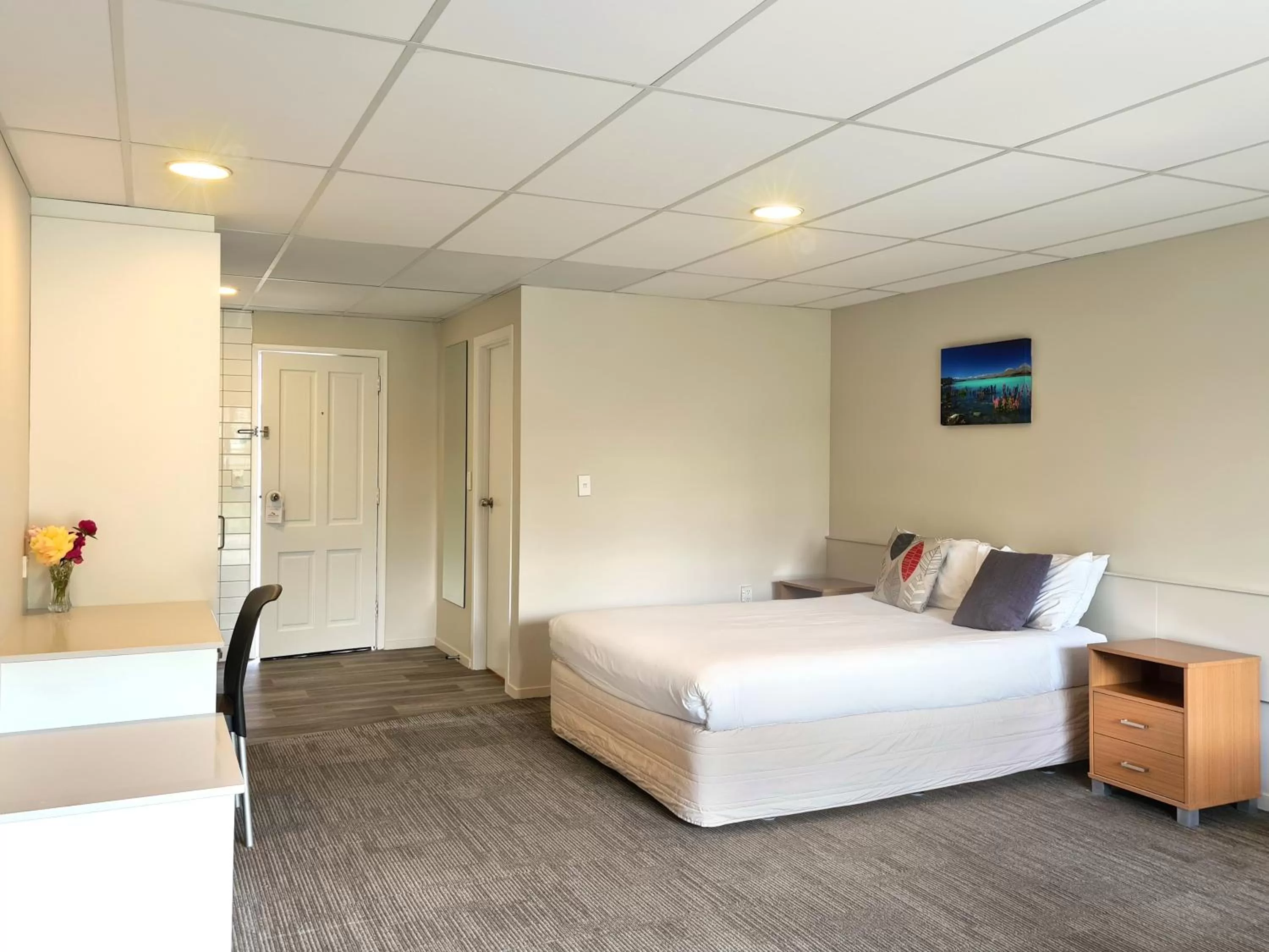 Bedroom, Bed in The Garden Hotel