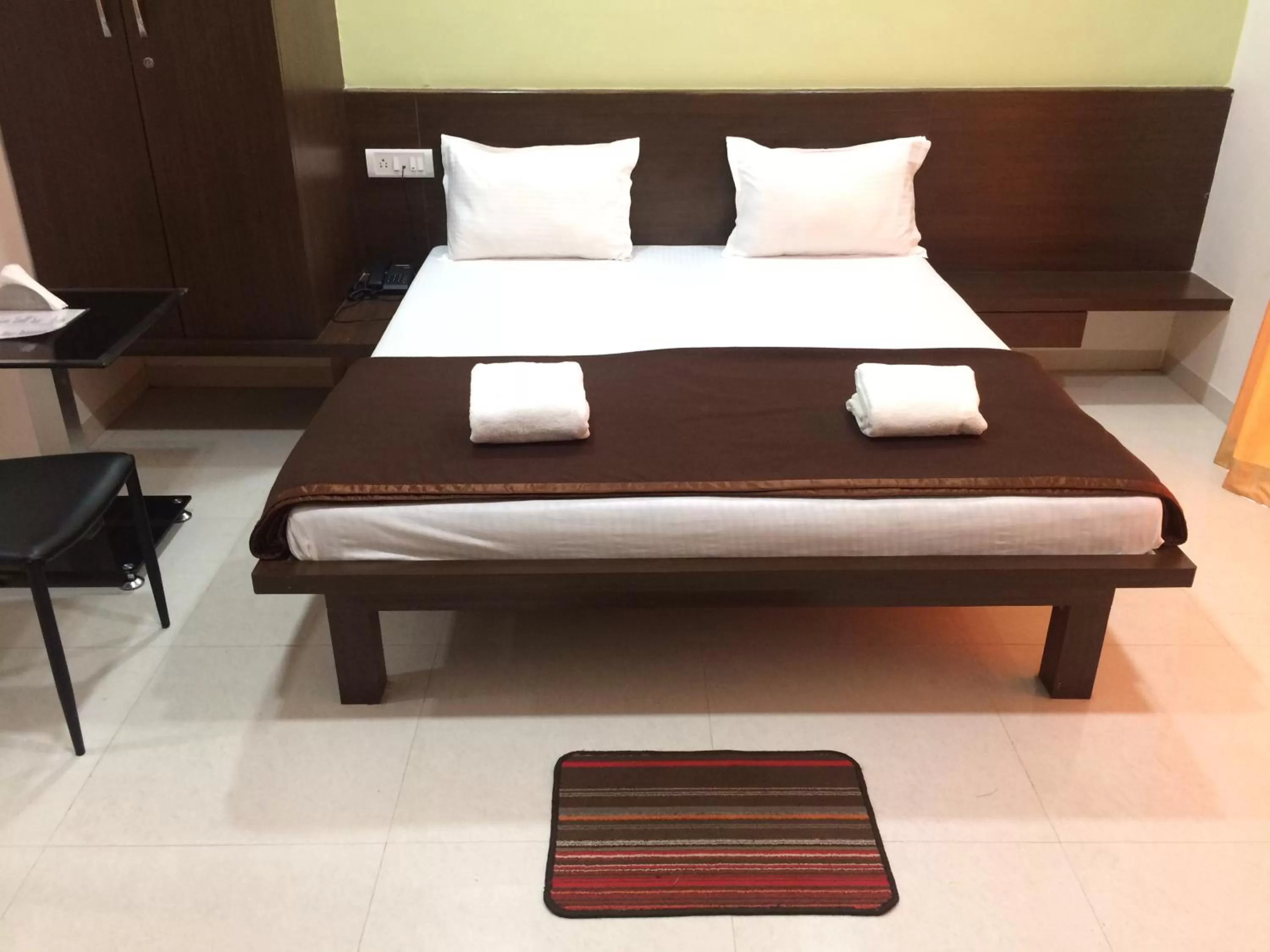 Bed in Hotel Shiva's Inn