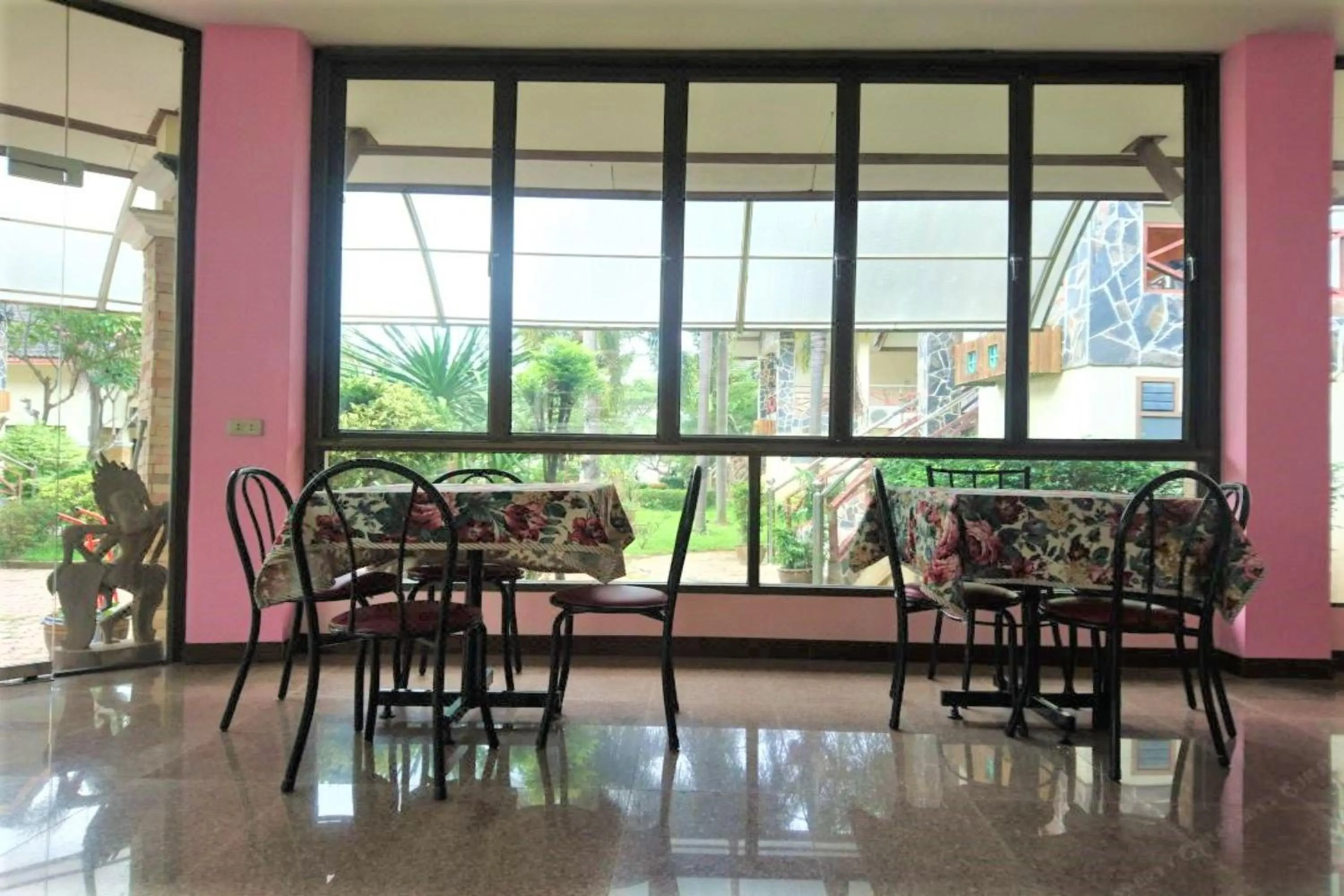 Restaurant/places to eat in TaLeKaew Resort SHA