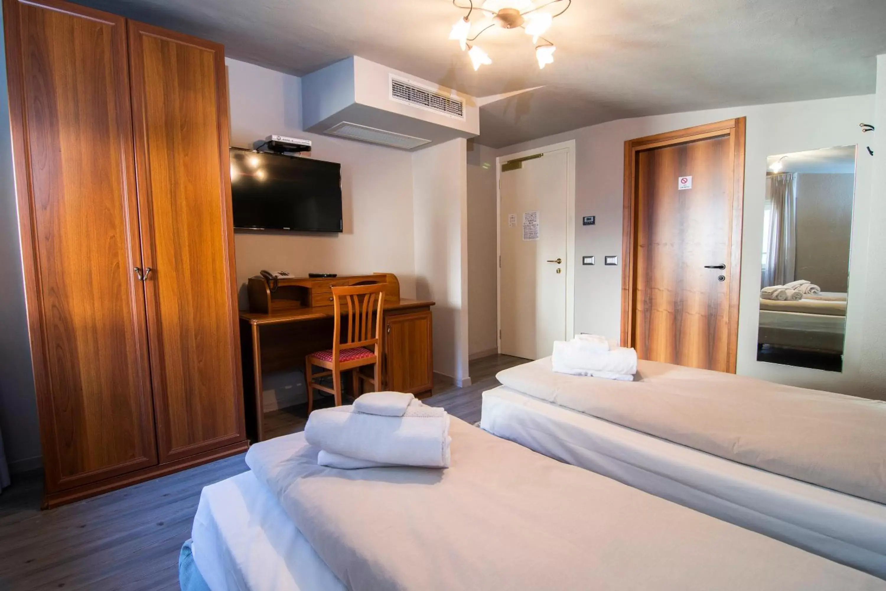 Double or Twin Room with Mountain View in Hotel Saligari Double or Twin Room with Mountain View in Hotel Saligari