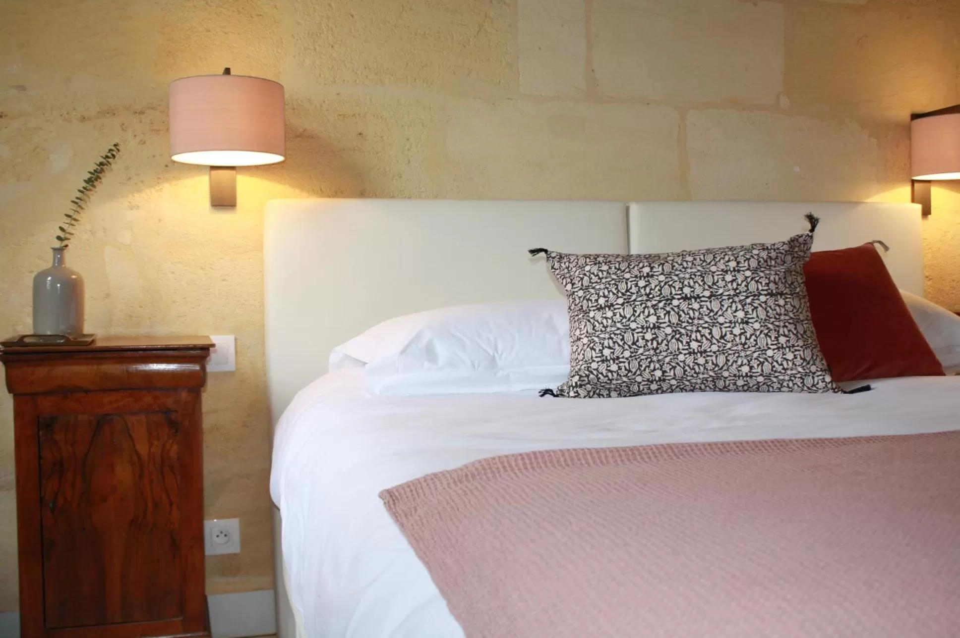 Bedroom, Bed in Château Bonalgue - Pomerol