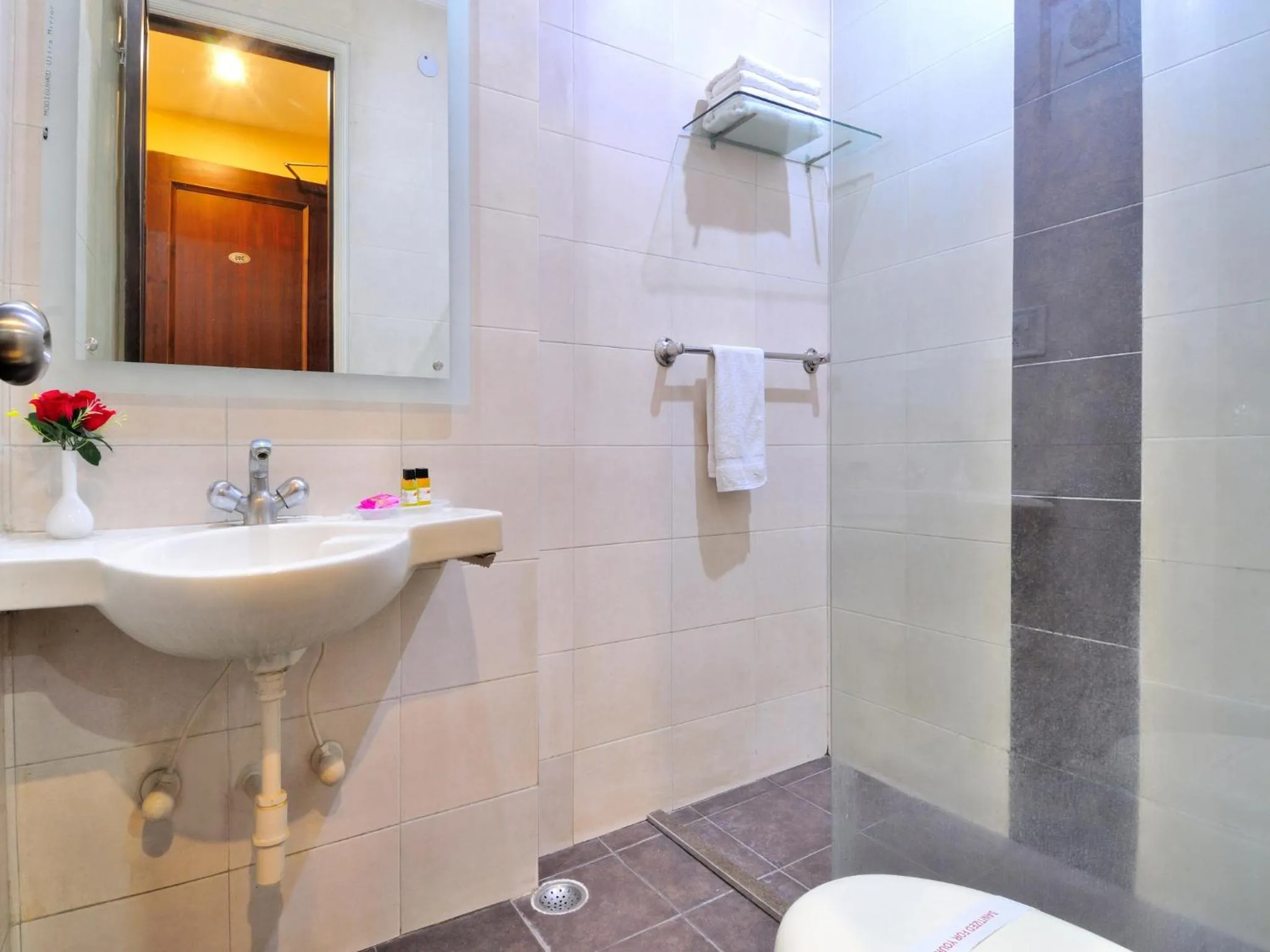 Bathroom in Hotel Sky Rich International - Just a min walk from Karol Bagh Metro Station