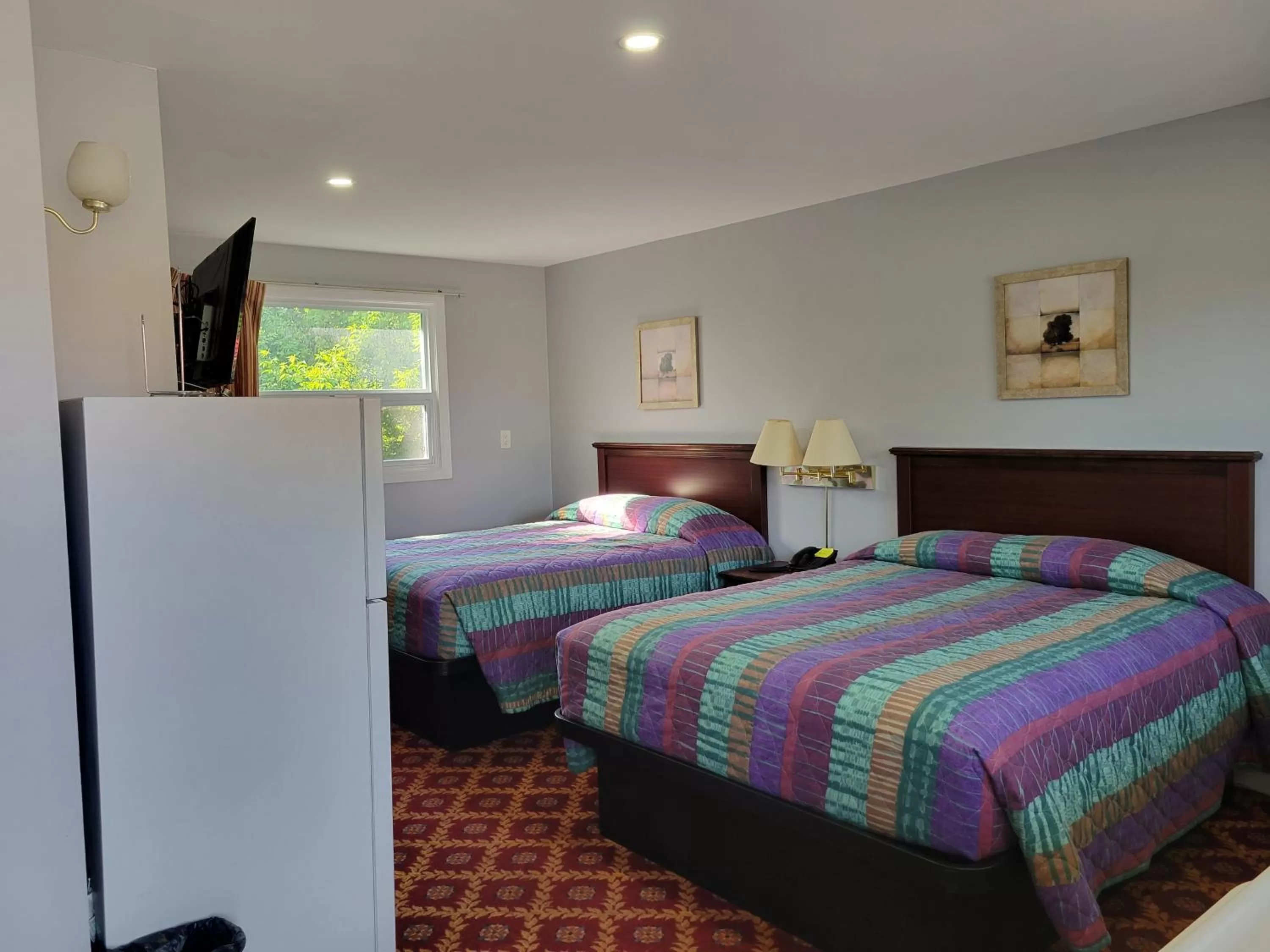 Bed in Knights Inn Cobourg