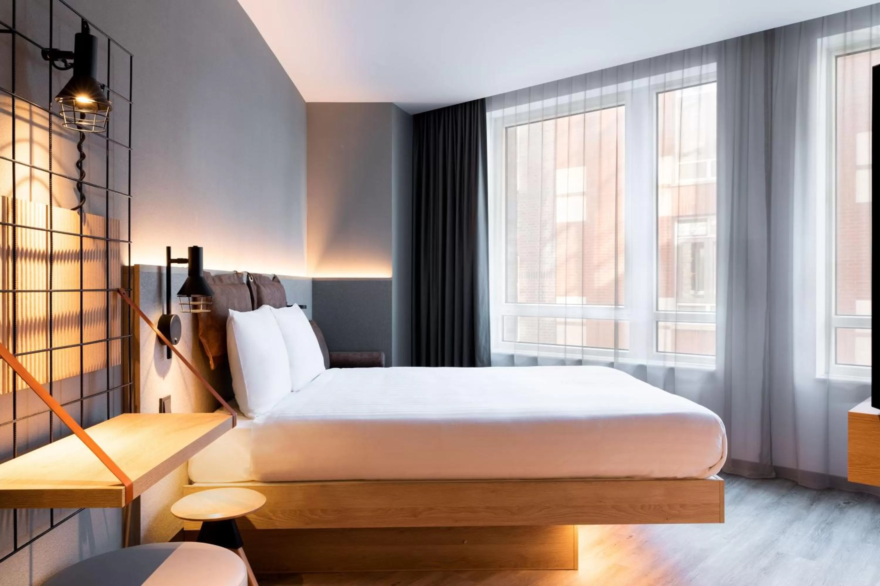 Photo of the whole room, Bed in Moxy The Hague