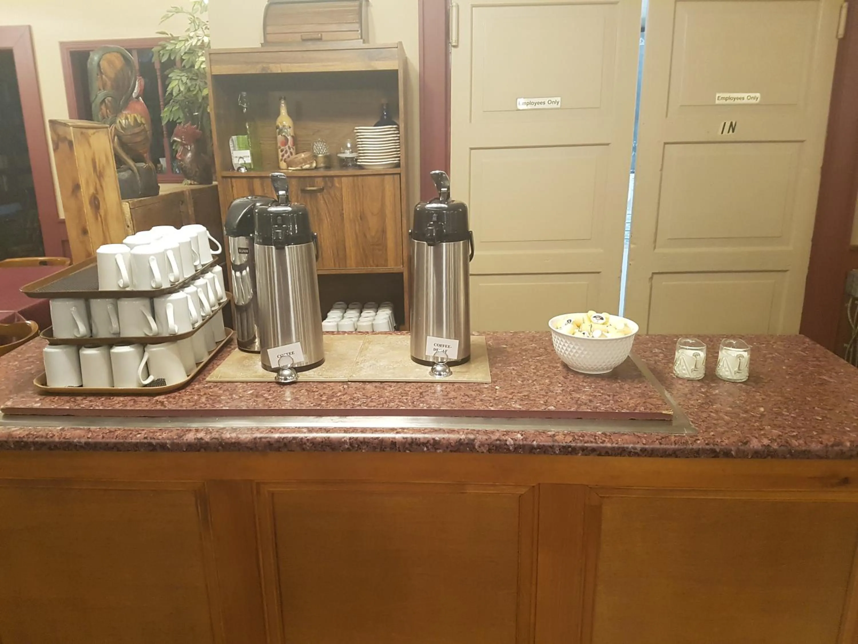 Breakfast in Colonial Resort-1000Islands