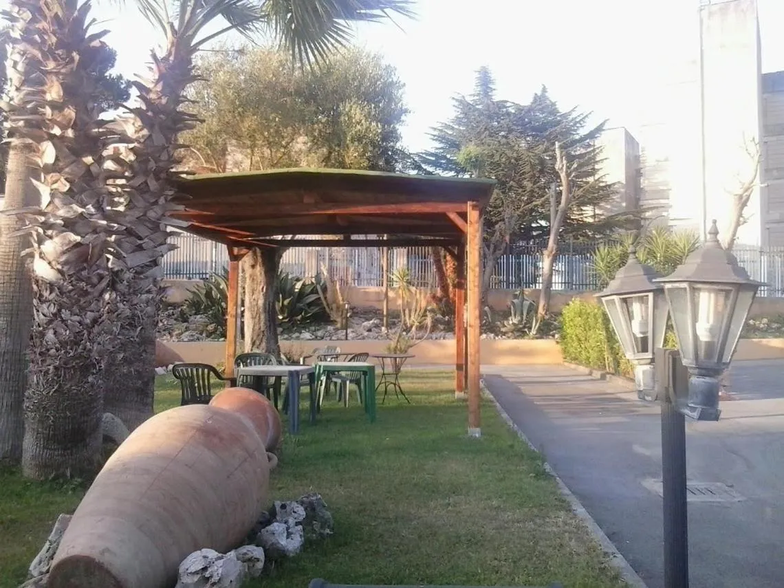 Patio in Green Park Hotel