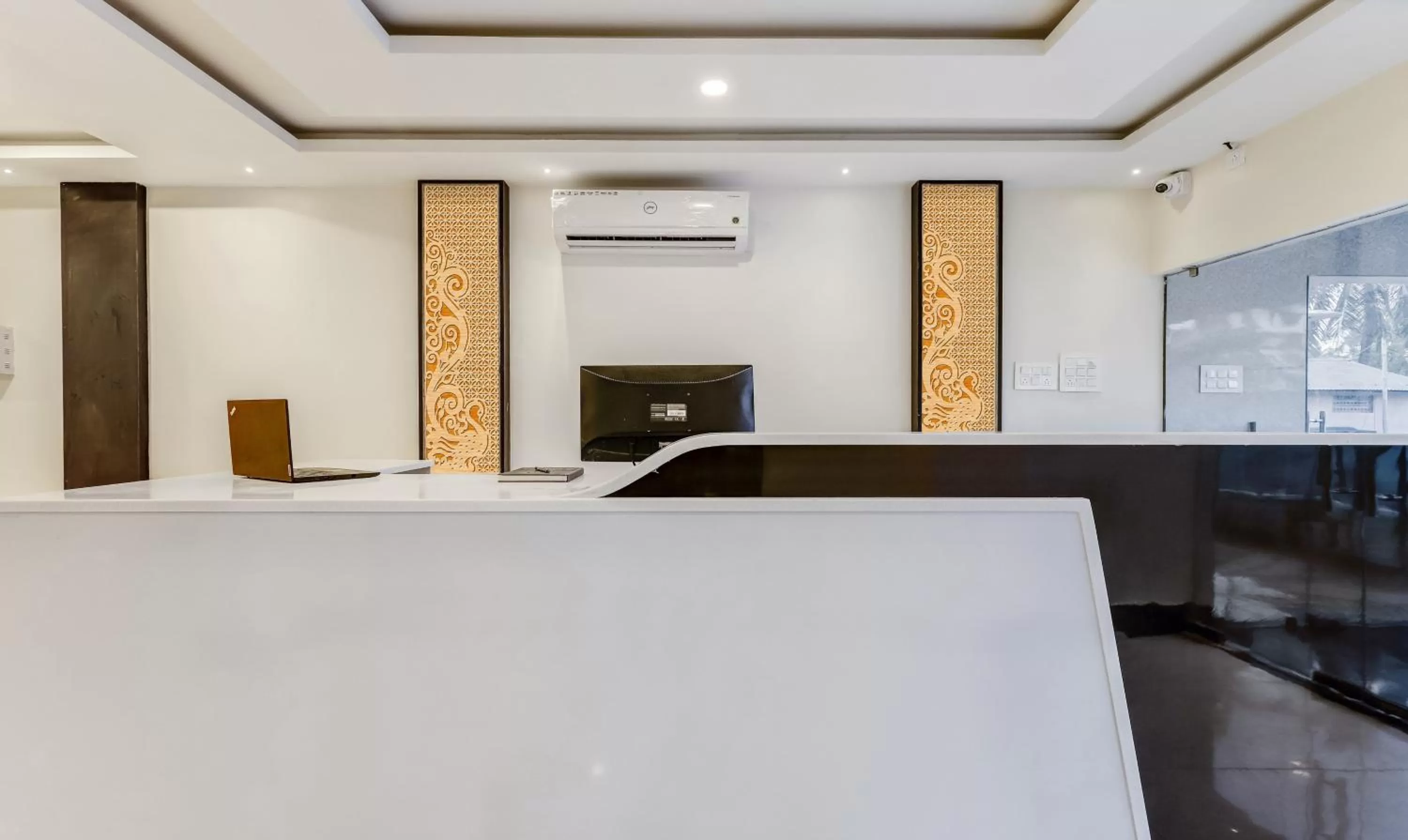 Lobby or reception in Treebo Hotel Mobi VIP Airport