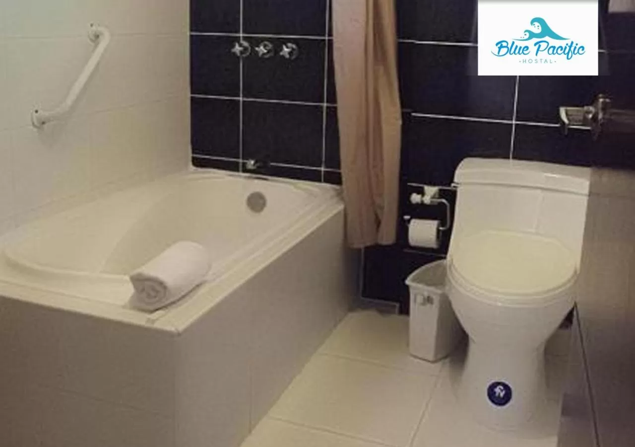 Bathroom in Hostal Blue Pacific