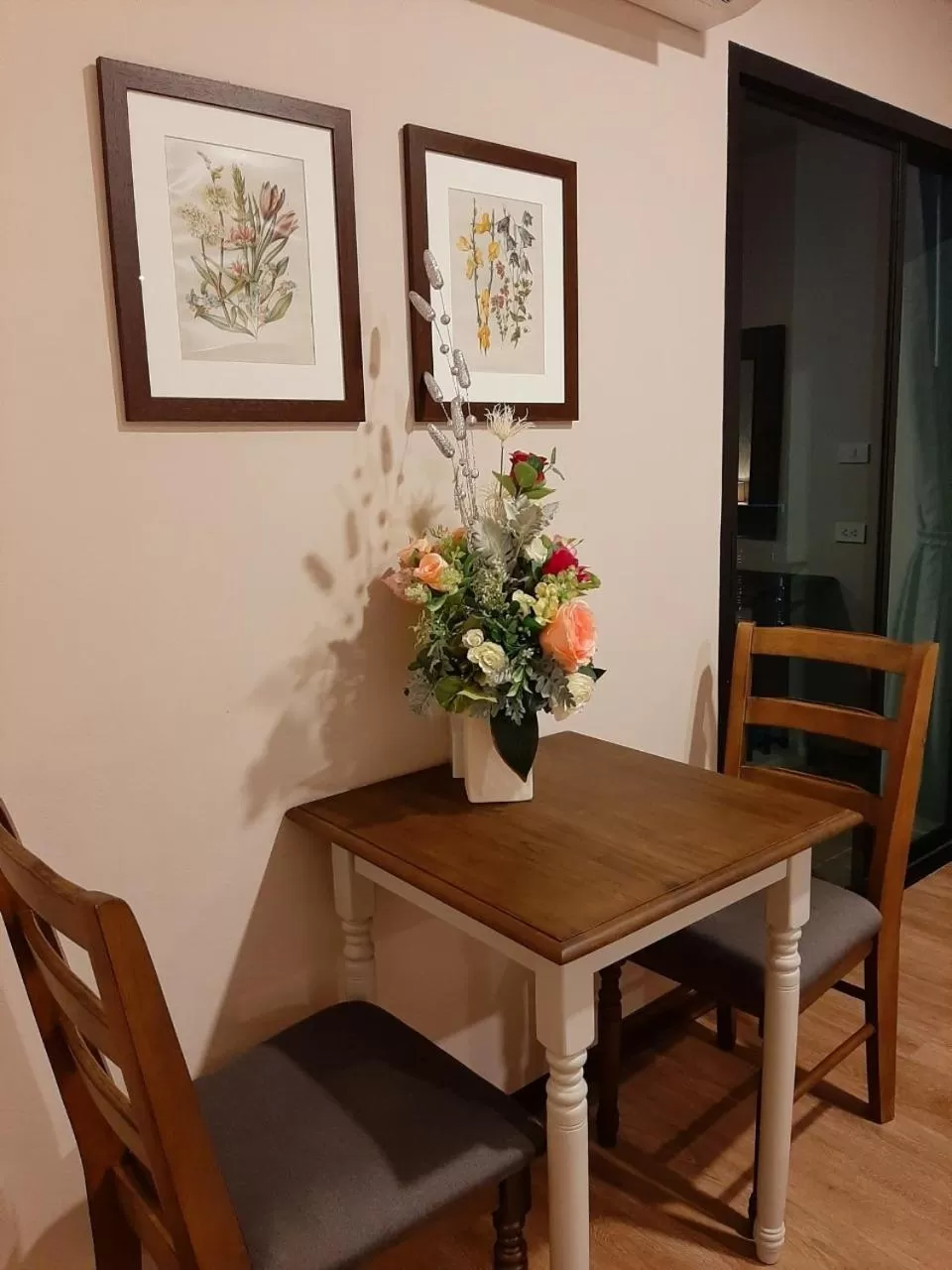 Seating area, Dining Area in J.P.GRAND HOTEL