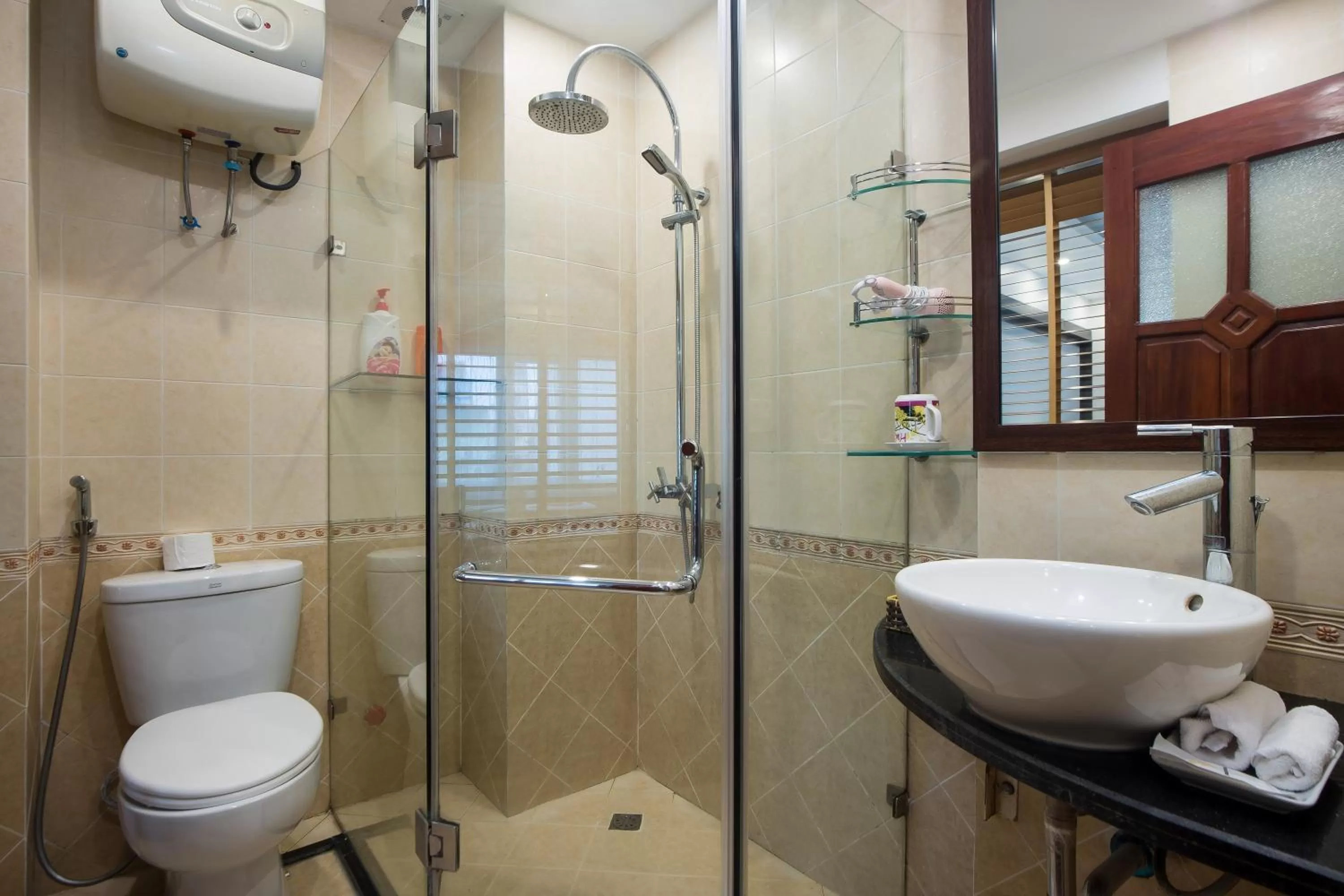 Shower in Splendid Star Grand Hotel and Spa