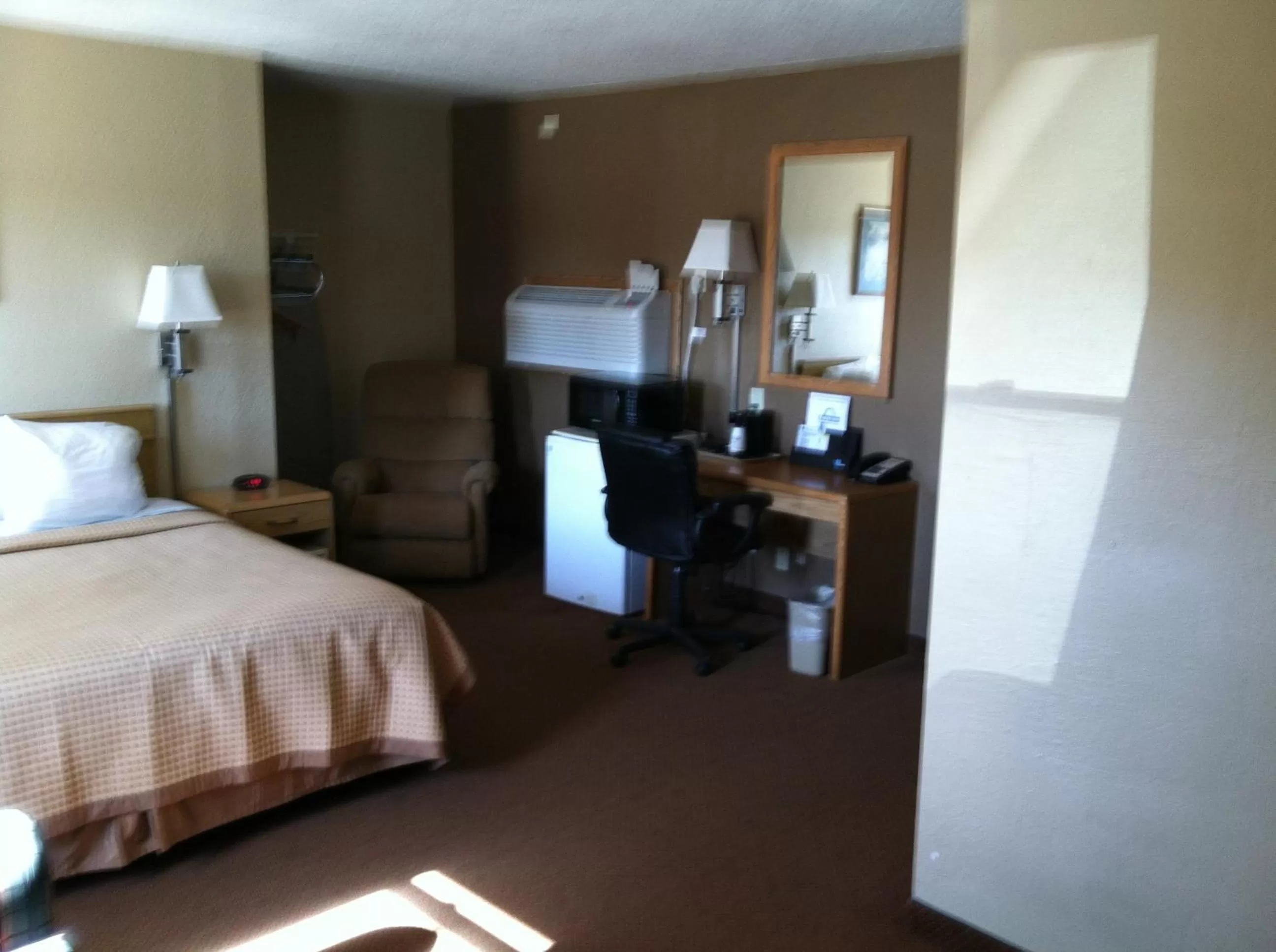 Bed in Days Inn by Wyndham Worthington