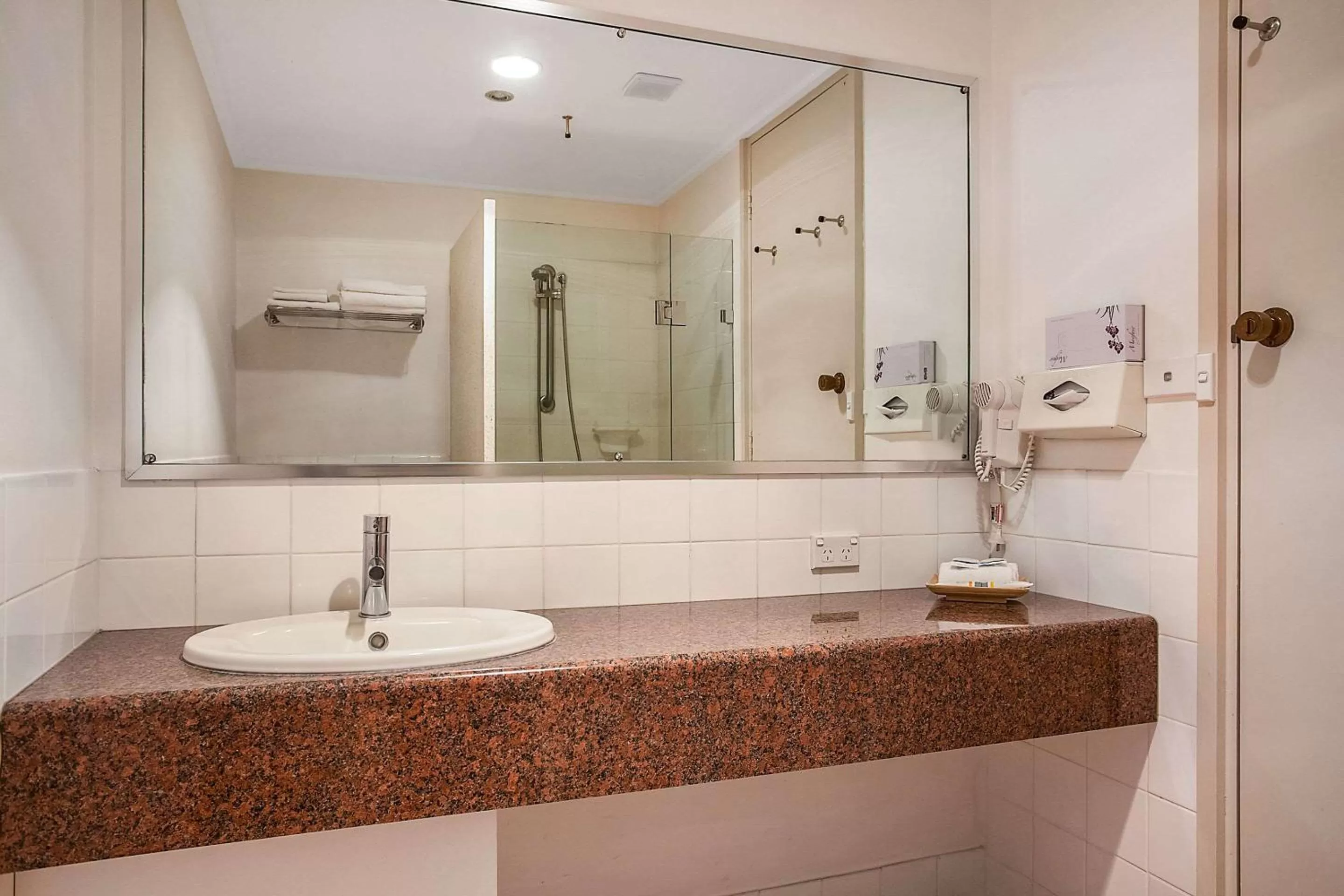 Bedroom in Richmond Henty Hotel