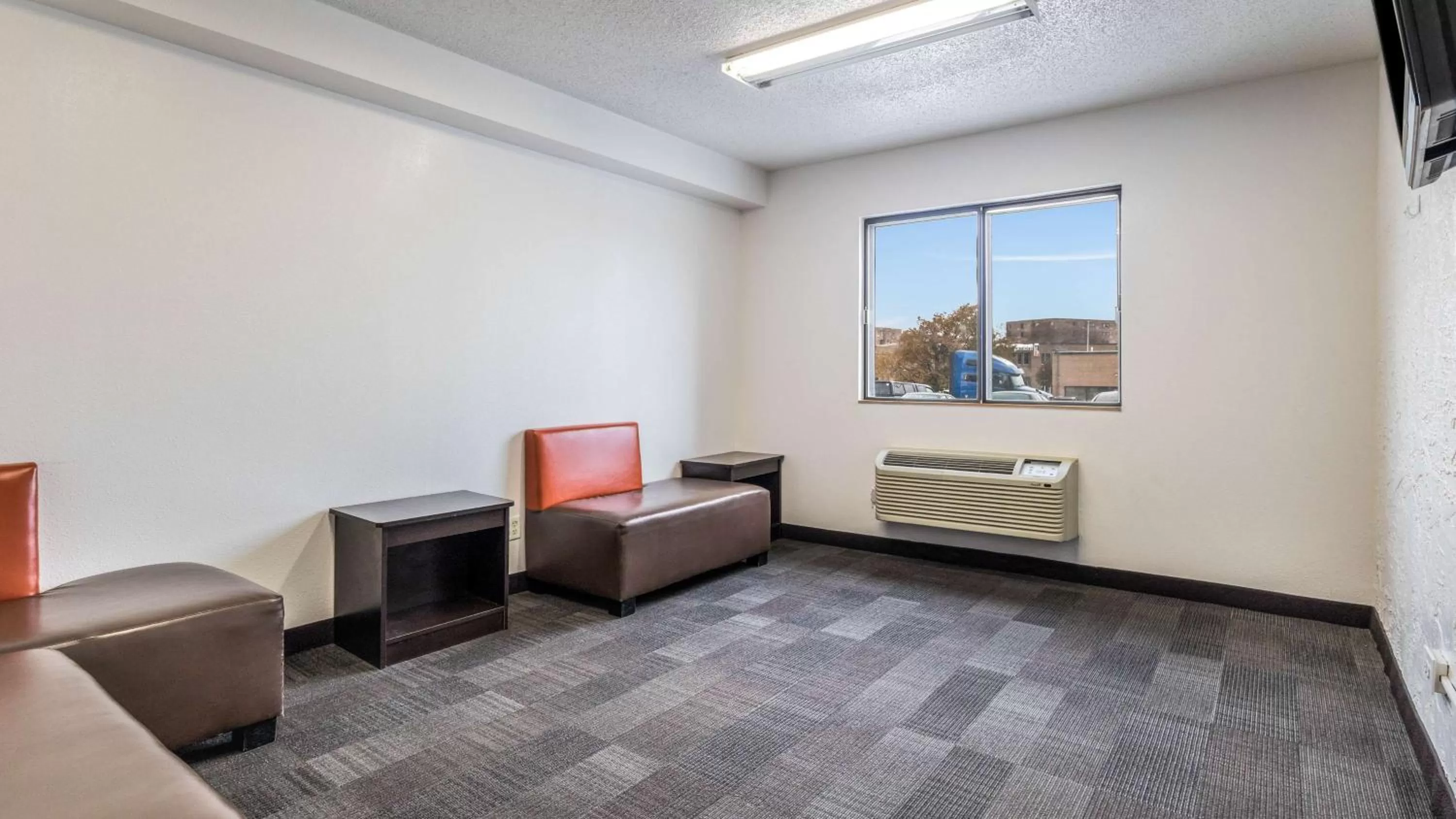 Property building in Motel 6-Elk Grove Village, IL