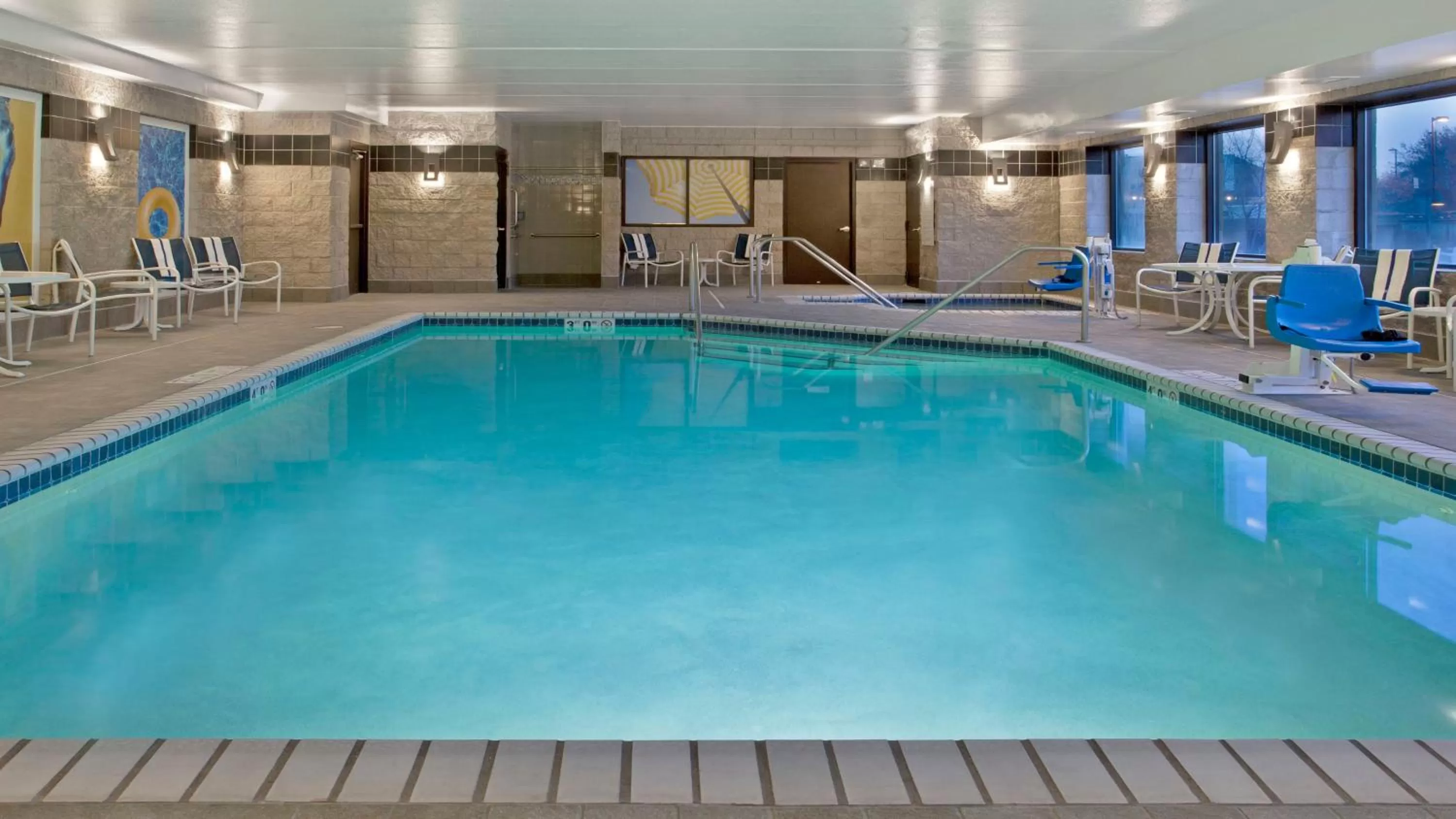Swimming pool in Holiday Inn Express Hotel & Suites Minneapolis - Minnetonka by IHG