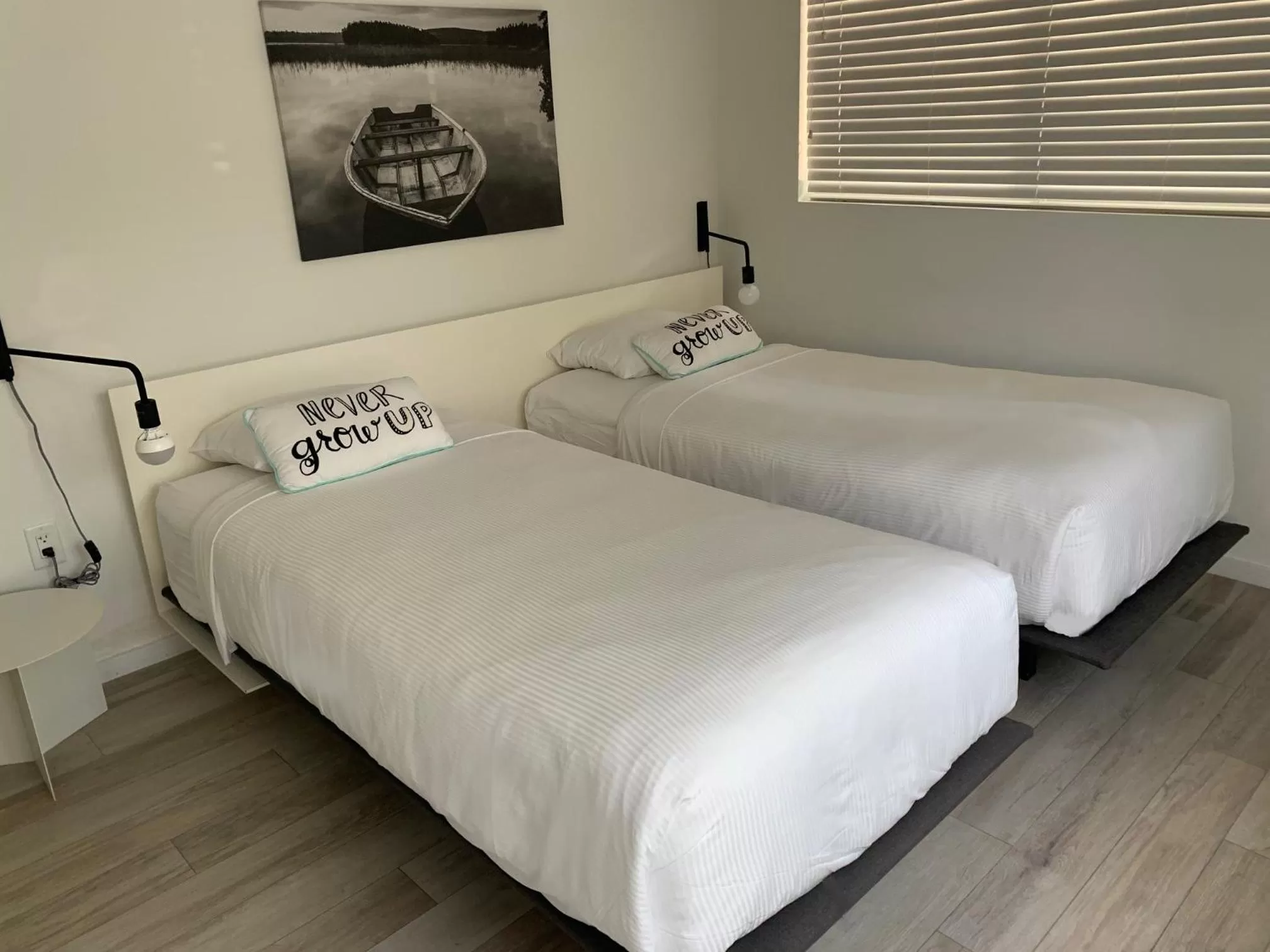 Bedroom, Bed in Beach Haus Key Biscayne Contemporary Apartments