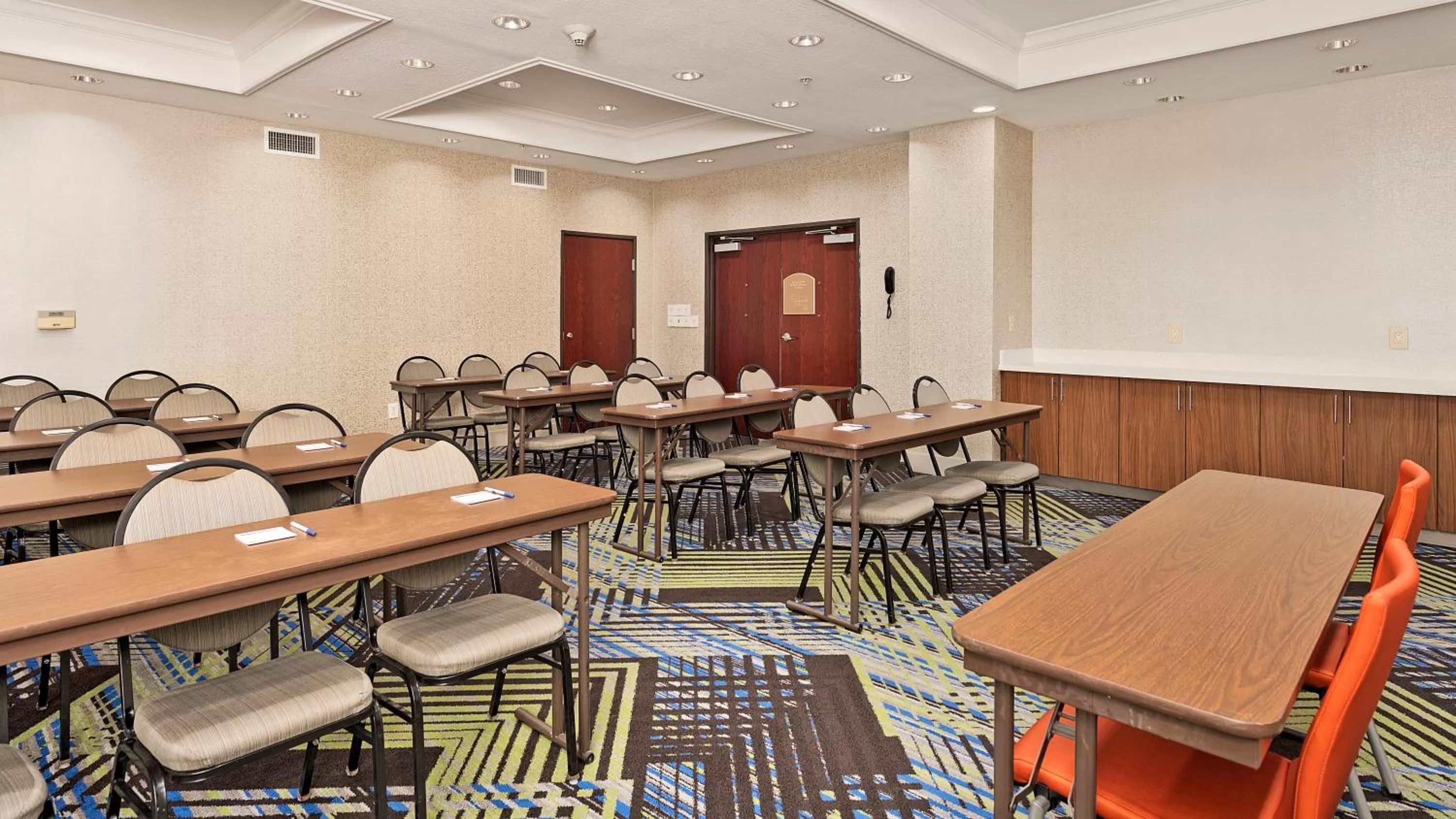 Meeting/conference room in Holiday Inn Express Hotel and Suites Conroe by IHG